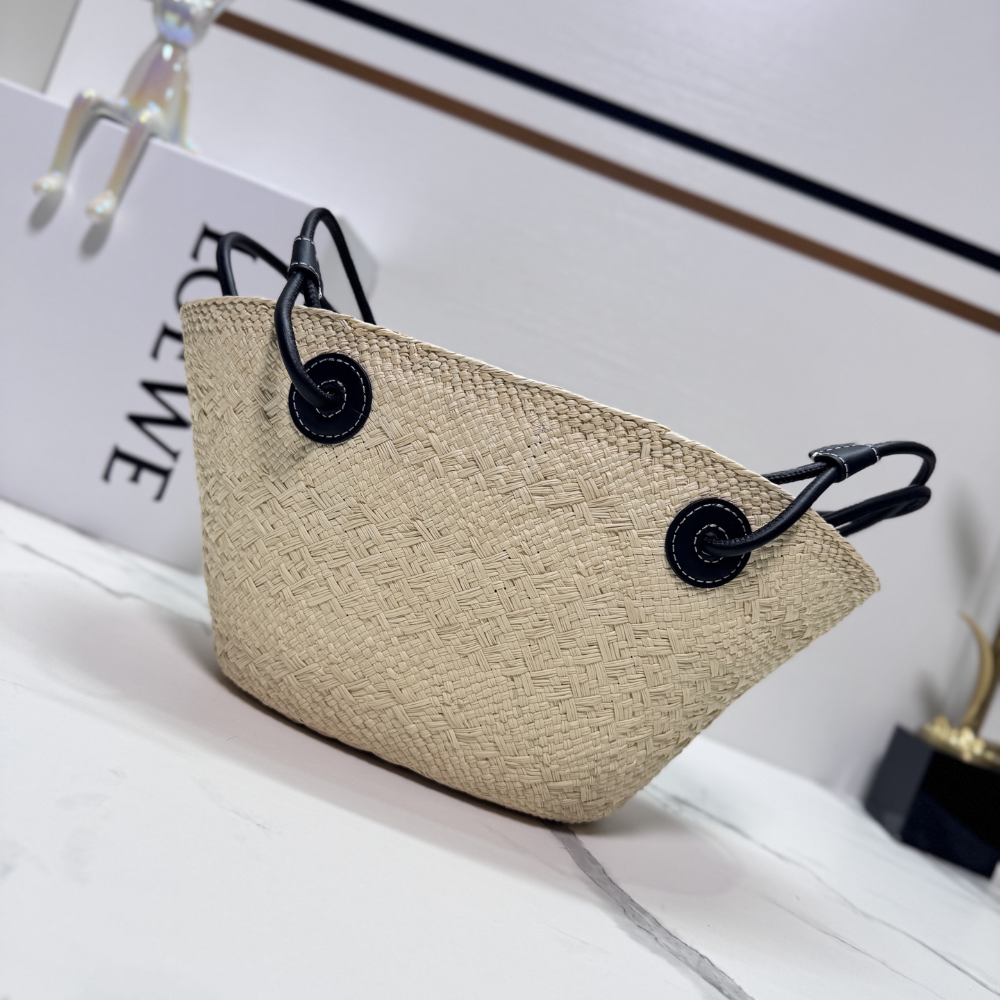 LO℮w℮🆕（高版本）🧺伊拉卡棕榈纤维和牛皮革 Anagram Basket 手袋*一个传统的篮子手袋*