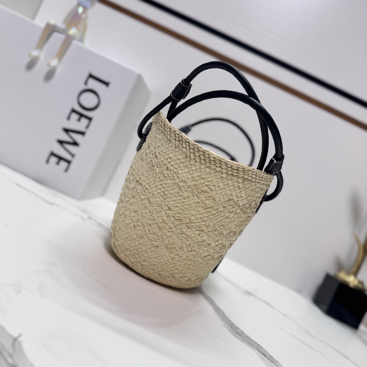 LO℮w℮🆕（高版本）🧺伊拉卡棕榈纤维和牛皮革 Anagram Basket 手袋*一个传统的篮子手袋*