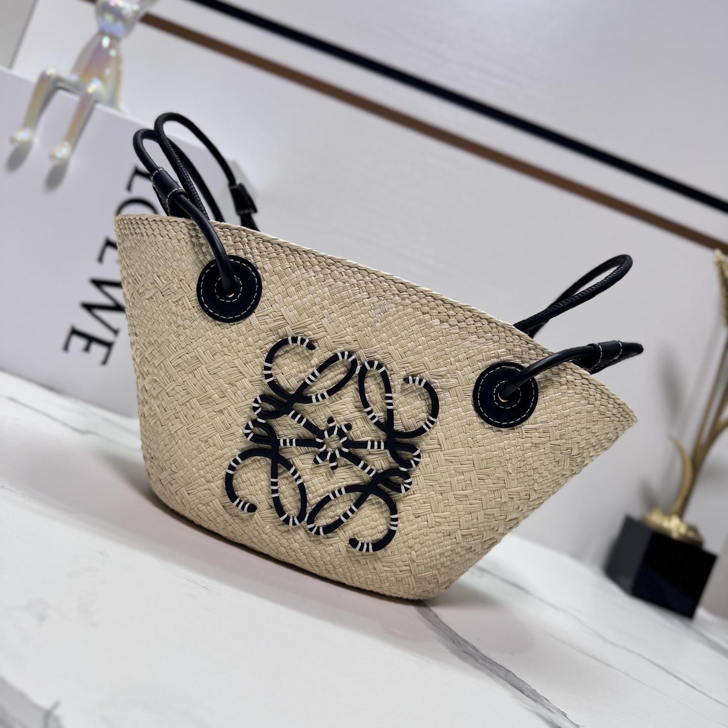 LO℮w℮🆕（高版本）🧺伊拉卡棕榈纤维和牛皮革 Anagram Basket 手袋*一个传统的篮子手袋*