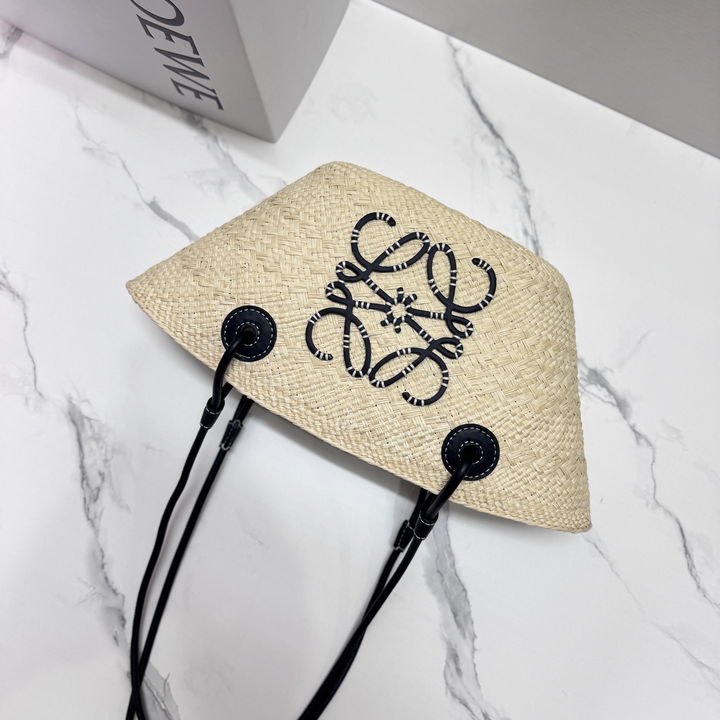 LO℮w℮🆕（高版本）🧺伊拉卡棕榈纤维和牛皮革 Anagram Basket 手袋*一个传统的篮子手袋*