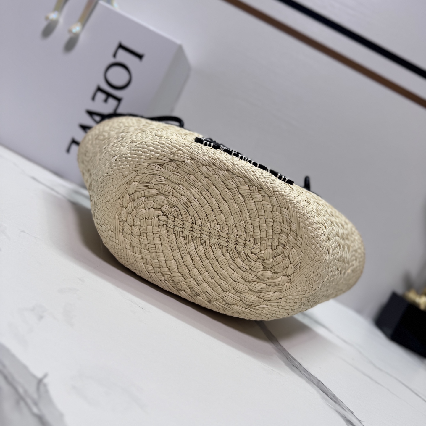 LO℮w℮🆕（高版本）🧺伊拉卡棕榈纤维和牛皮革 Anagram Basket 手袋*一个传统的篮子手袋*