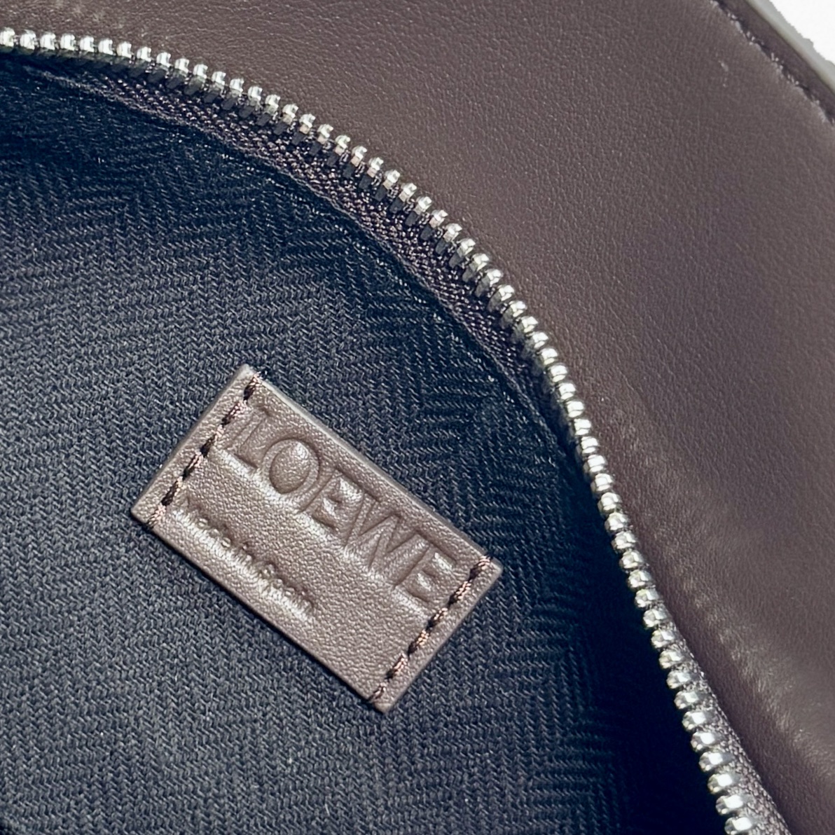 罗家🌟新款 🆕机车包 小号亮面牛皮革 Puzzle Biker 手袋Puzzle 以别具一格的几何线条勾