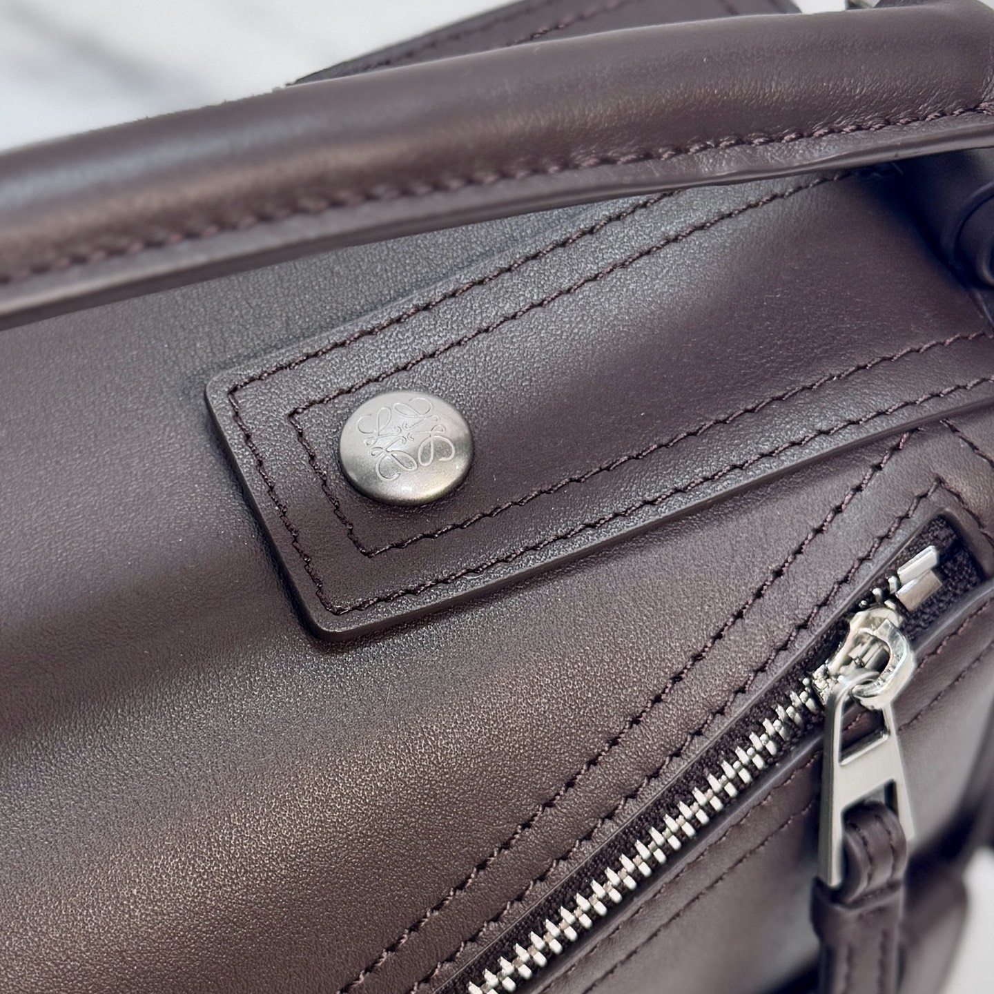 罗家🌟新款 🆕机车包 小号亮面牛皮革 Puzzle Biker 手袋Puzzle 以别具一格的几何线条勾