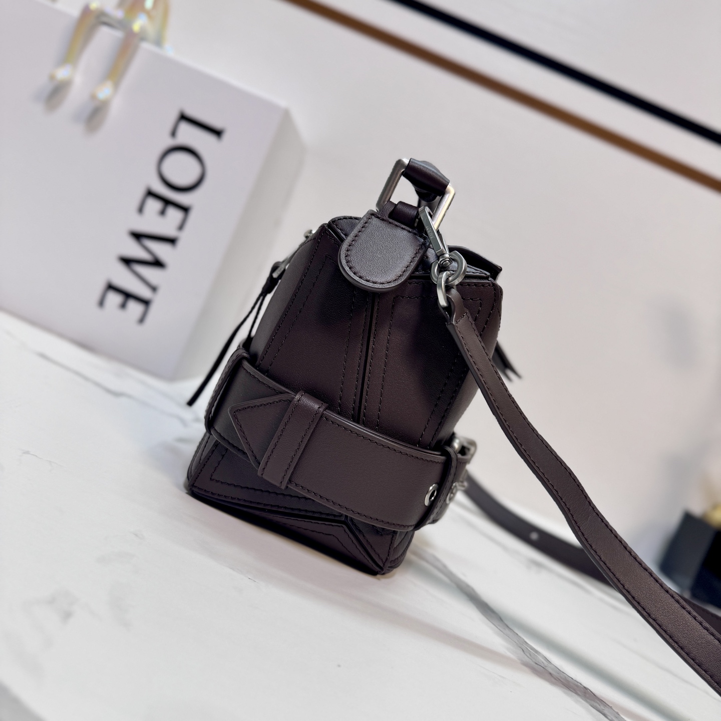 罗家🌟新款 🆕机车包 小号亮面牛皮革 Puzzle Biker 手袋Puzzle 以别具一格的几何线条勾