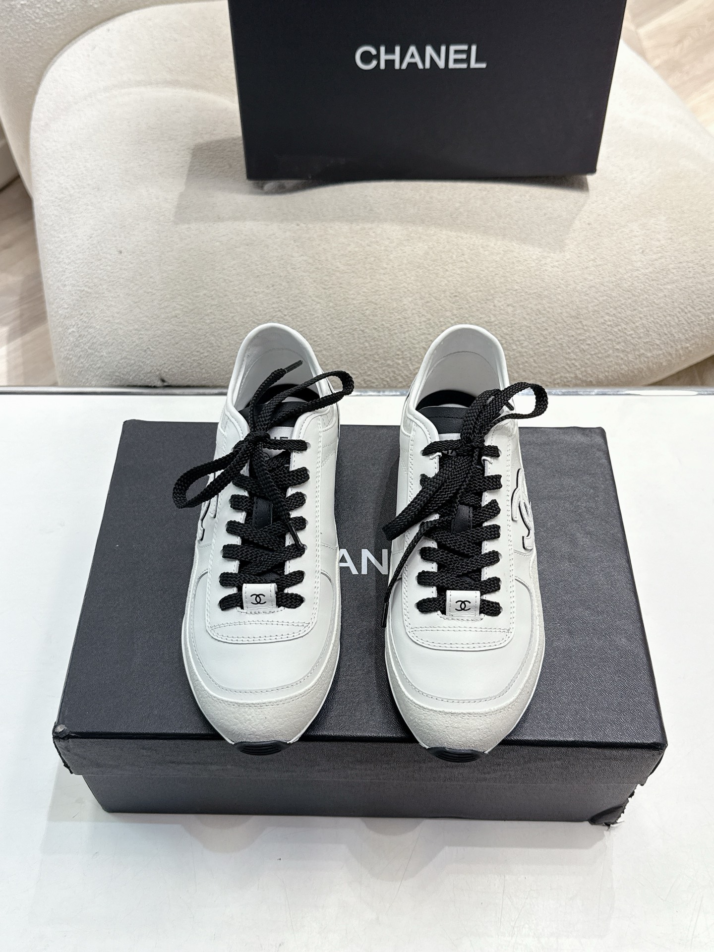 NO:236732,Chanel Xiaoxiang 25ss latest fashion casual moral training shoes!  Chanel's new treasure sneakers are super high in appearance, which makes people unreliable!  A lot of recommended models for internet celebrities!  New color of calfskin fabric spliced ​​lychee pattern frosted cowhide upper original calfskin baseball shoes, very light and comfortable feet, all materials are set according to the original version, inner sheepskin, casual shoes/sports shoes, chanel, sneakers, cowhide, sheepskin19860909Chanel 小香25ss最新款时尚休闲德训鞋！ Chanel新品宝藏球鞋、颜值超高,让人难以释怀！ 超多网红推荐款！对版新色 小牛皮面料拼接荔枝纹磨砂牛皮 鞋面原版小牛皮贵气十足的棒球鞋,脚感非常轻盈舒适, 所有材料均按照原版定 内里羊皮,休闲鞋/运动鞋,chanel,sneakers,cowhide,sheepskin,Women's Shoes