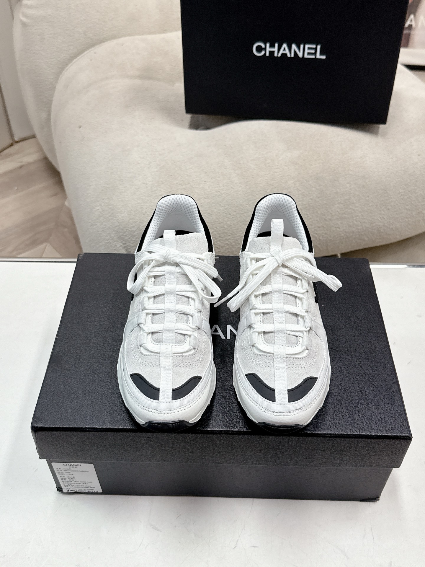 NO:630607,Chanel Xiang Grandma 25SS latest white shoes casual sports shoes skate shoes original purchase development and production Xiaoxiang C Home counter another super hot style, the love of Internet celebrity bloggers and ladies, various praises on social platforms, super popular high quality breathable super spring and summer, seeing this issue always arouses the inner desire of girls for fashion Latest calfskin material Classic black and white color scheme Full of fashionable footwear Easy to care for #Fabric: Original customized imported cowhide material  # Interior custom-made soft sheepskin lining #Sole Original open-molded TPU non-slip outsole #Sole thickness 2.5CM Size: 35-41, casual shoes/sports shoes, chanel, chanel, sneakers, cowhide, sheepskin19860909Chanel香奶奶25SS最新款小白鞋 休闲 运动鞋 滑板鞋 原版购入开发做货 小香 C家 专柜又一超级大爆款,网红博主小姐姐们的挚爱,社交平台的各种夸赞,人气超高质感透气超级春夏,看到这期总能唤起少女内心对时髦的诉求 最新小牛皮材质 经典黑白配色 上脚时髦感十足 容易打理 #面料:原版定制进口牛皮材质 #内里定制柔软羊皮里 #鞋底原版开模TPU防滑大底 #底厚2.5CM 尺码 : 35-41,休闲鞋/运动鞋,chanel,chanel,sneakers,cowhide,sheepskin,Women's Shoes