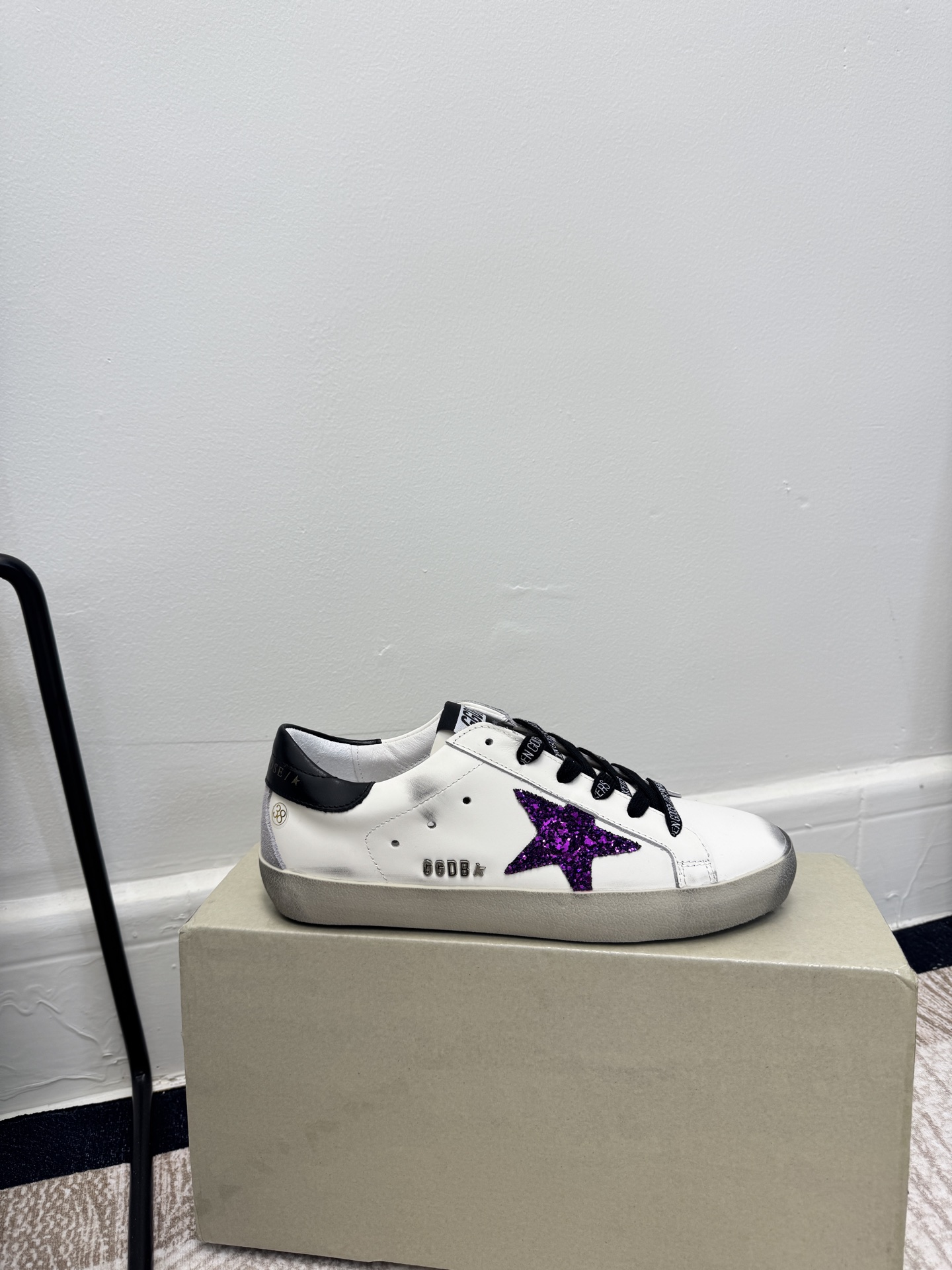 NO:706145,Women's size: 35-40. Men's size 40-46 (men's size 10) 34 45 46 No returns or exchanges (ten years old factory classic long-term production. Order inquiry) couple's style. Original single high version ggdb star small dirty shoes high version men's and women's single shoes authentic disassembly and patterning# The best in the market is not convinced to compare # The popularity is earlier than that of white shoes, breaking the traditional aesthetic, small dirty shoes have done it!  Celebrity private server on-feet demonstration is so versatile!  You no longer have to worry about washing your shoes!  The upper is made of original matte cowhide (the essence of distressing), the lining is made of custom towel material + Italian cowhide, and the exclusive molded latex pad. The 3.5cm inner height insole can be taken out. It is hand-polished by old craftsmen. Even the soles are uninhibitedly dirty. The hemming combination outsole is shipped to a high standard!  Packaging: Upgraded new packaging across the board. Cards, tags, bags. Please note when placing an order: Due to the wide variety of colors, unpopular colors cannot be returned or exchanged, and classics will only be adjusted up or down), casual shoes/sports shoes, sneakers, cowhide19860909女码:35-40. 男码40-46（男码10） 34 45 46 不退换（十年老厂经典长期做货.订单询价）情侣款. 原单高版本 ggdb star 小脏鞋高版本男女情侣款单鞋正品拆解打版# 市场最优不服来比 # 火红程度比小白鞋还要早,打破传统审美,小脏鞋做到了！明星私服上脚示范 就是这么百搭 ！再也不用担心洗鞋的问题啦！ 鞋面原版磨砂牛皮（做旧精髓所在） 内里定制毛巾料+意大利牛皮, 独家开模乳胶垫 3.5cm内增高鞋垫可以拿出 老工匠手工打磨,就连鞋底也是不羁的脏,包边组合大底,高标准出货！ 包装:全线升级新包装. 卡片,吊牌,布袋 下单请知悉: 由于颜色款色多繁多,彩色冷门色不退换,经典一律只调上下码）,休闲鞋/运动鞋,sneakers,cowhide,Women's Shoes