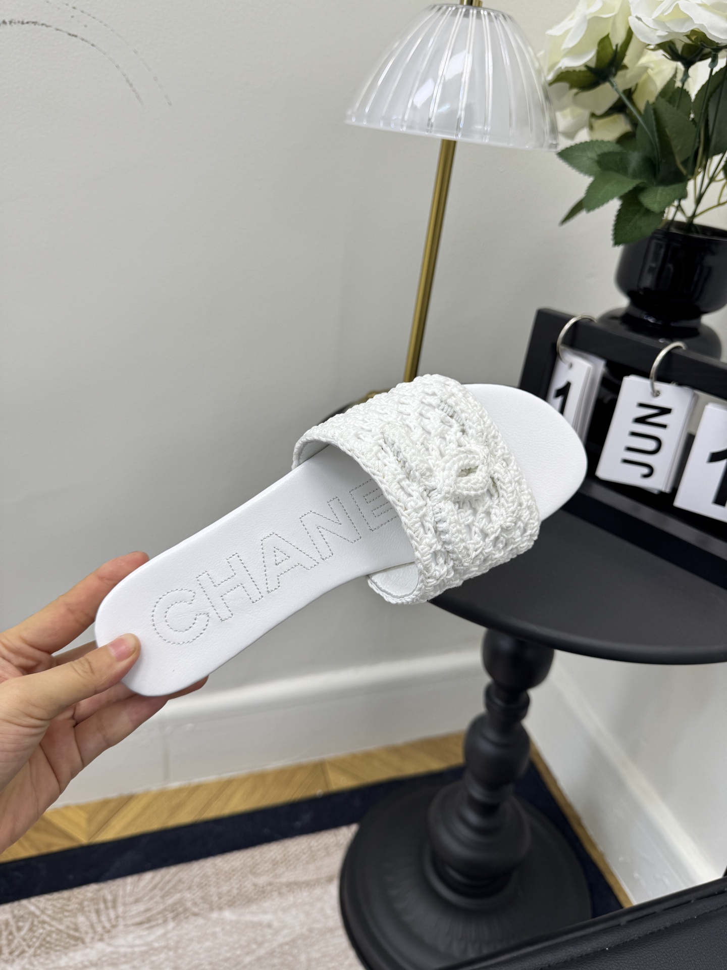 NO:726181,Weaving size 35-39 (40, 41 customized, non-refundable) 26Ss new Chanel Xiang Nai Xiaoxiang mesh bow with a cool shape. The classic bow with mesh design brings out the atmosphere of a fugitive princess!  The simple one-line belt is combined with transparent mesh, and the bow decoration is exquisite and smart. It instantly unlocks the freshness and refinement of first love when worn on the feet. It exudes charming French elegance in any outfit!  Original custom mesh upper, sheepskin lining, Italian genuine leather outsole, sandals, chanel, sandals, sheepskin, Leather soles19860909编织size35-39（40、41定制不退换） 26Ss新款Chanel香奶奶小香网纱蝴蝶结一字凉 经典蝴蝶结搭配网纱设计,把在逃公主的氛围感拉满！简约一字带糅合通透网纱,蝴蝶结缀饰精致又灵动,上脚瞬间解锁初恋般的清新脱俗,随便一搭都透着迷人的法式优雅！ 鞋面原版定制网纱 内里羊皮 鞋底意大利真皮大底,凉鞋,chanel,sandals,sheepskin,Leather soles,Women's Shoes