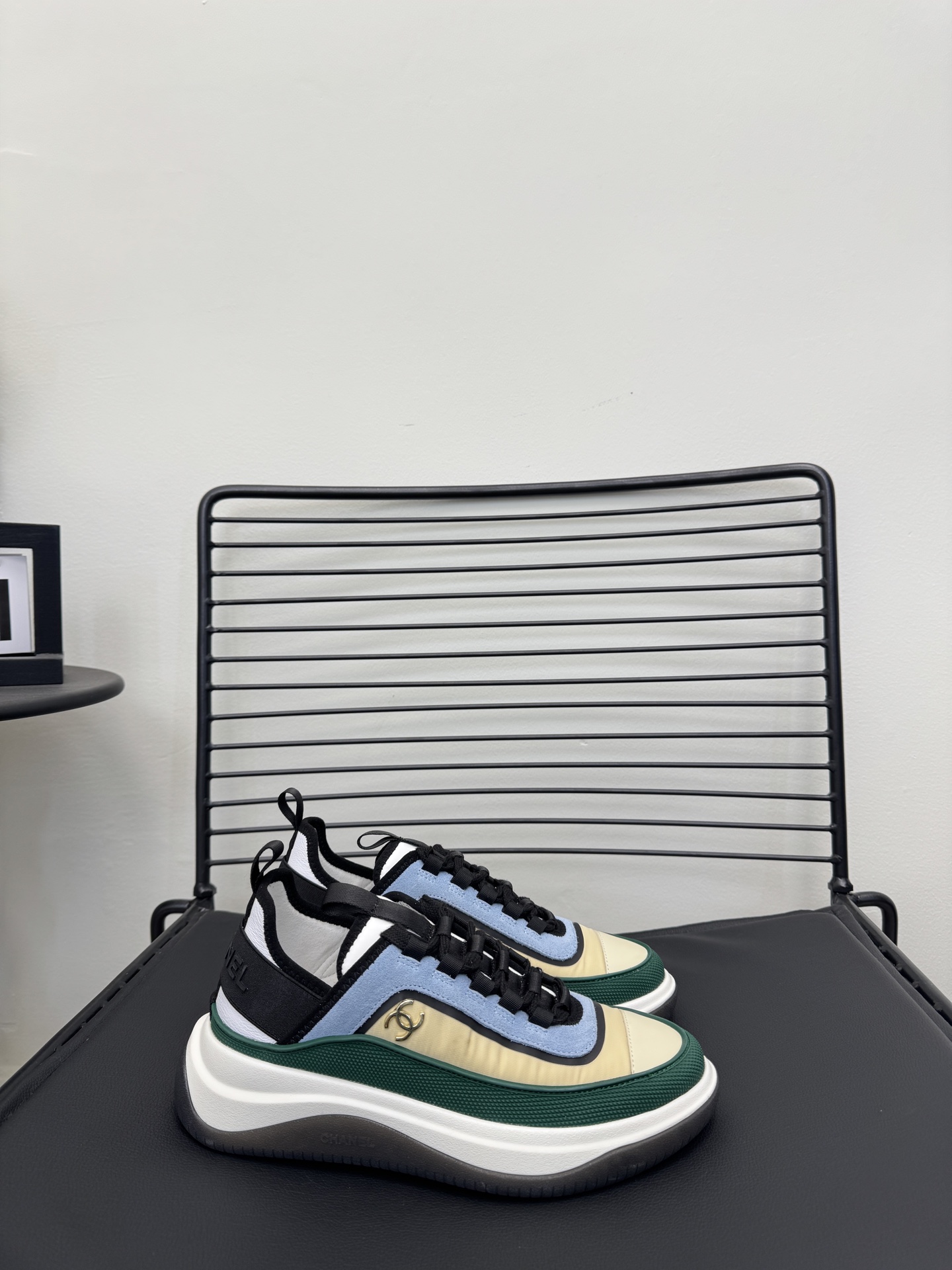 NO:759535,Size: 35-40 (34.40.41 for women, non-returnable) Chanel 26 new sports and casual shoes, versatile white shoes, you can’t go wrong with the styles, the contrasting colors are full of vitality, the embroidered logo on the side is very delicate on the feet, original custom materials for the upper, original outsole, casual shoes/sports shoes, chanel, sneakers19860909Size:35-40（女34.40.41不退换) Chanel 26新款运动休闲鞋 百搭小白鞋 款式搭配不会出错 撞色搭配活力满满啊 侧面刺绣logo 上脚很秀气 鞋面原版定制材料 原版大底,休闲鞋/运动鞋,chanel,sneakers,Women's Shoes