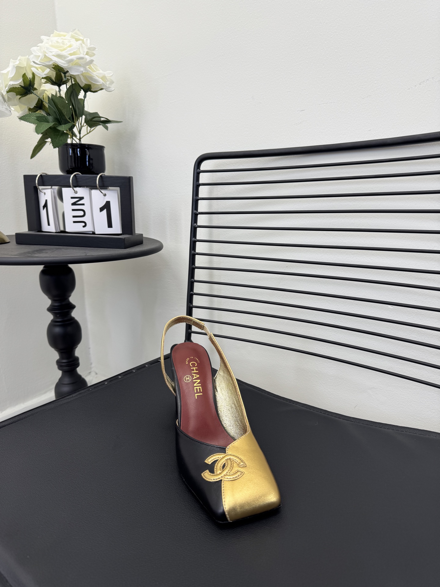 NO:759544,Size: 35-39 (40, 41, custom-made, non-refundable) 2026 Xiang Nai Nai has been worn by many celebrities and Internet celebrities. It is a versatile series popularized by domestic and foreign bloggers. It is a must-have for spring and summer wardrobes. Xiangjia exclusive upper cowhide lining: imported crystal sheepskin lining outsole original molded custom leather outsole, sandals, chanel, sandals, cowhide, sheepskin, Leather soles19860909Size: 35-39（40、41、定做不退换） 2026香奶奶众多明星网红上脚,国内外博主刷爆的一个百搭系列,春夏衣橱搭配必备 首选.香家专属 鞋面牛皮  内里: 进口水晶羊皮内里 大底原版开模定制真皮大底,凉鞋,chanel,sandals,cowhide,sheepskin,Leather soles,Women's Shoes