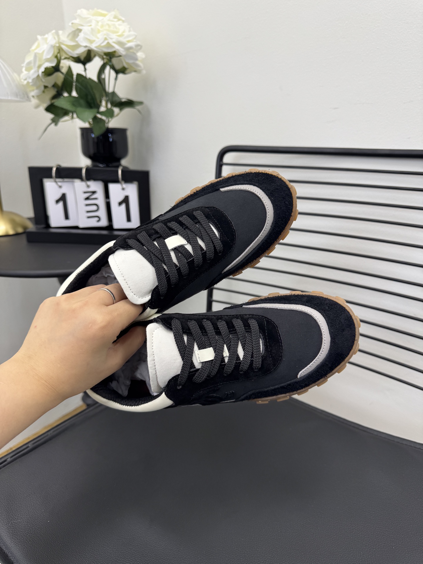 NO:759980,Size: 35-40 (41 40 custom-made) CHANEL Chanel 26S new water chestnut panda shoes casual sports shoes, counter synchronization, counters are very popular, very difficult to buy a shoe, the most popular thick-soled panda shoes on the Internet, classics are constantly upgraded, so good-looking, you can imagine that Xiaoxiang control can not miss it, appearance and comfort coexist, simple and versatile white shoes, thick soles are super versatile, whoever you wear with your eyes closed will look good.  Upper cowhide stitching, outsole foam original outsole, casual shoes/sports shoes, chanel, chanel, sneakers, cowhide19860909码数:35-40（41 40定做 )CHANEL香奈儿26S 新款菱角熊猫鞋休闲运动鞋 专柜同步 专柜非常火爆 非常难买的一款鞋 全网最火的厚底熊猫鞋 经典不断升级 太好看了 可想而知小香控不可错过的 颜值与舒适并存的 简约百搭小白鞋 厚底增高超级百搭,闭眼入谁穿谁好看  鞋面牛皮拼接 大底发泡原版大底,休闲鞋/运动鞋,chanel,chanel,sneakers,cowhide,Women's Shoes