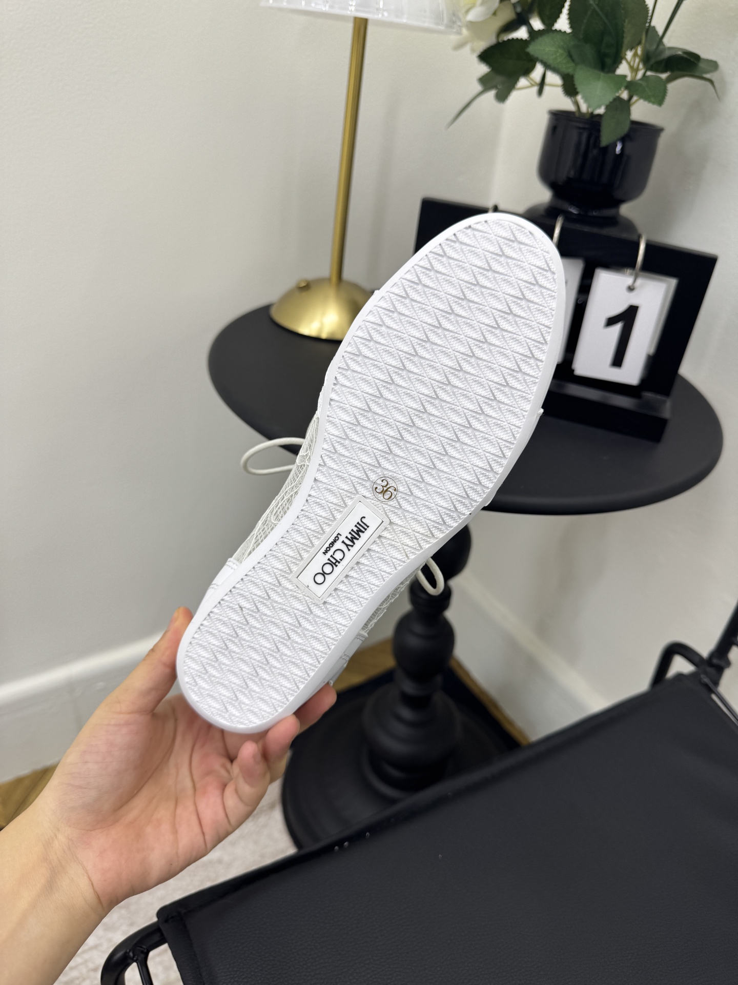 Женские белые кроссовки с кружевом и кожей Jimmy Choo