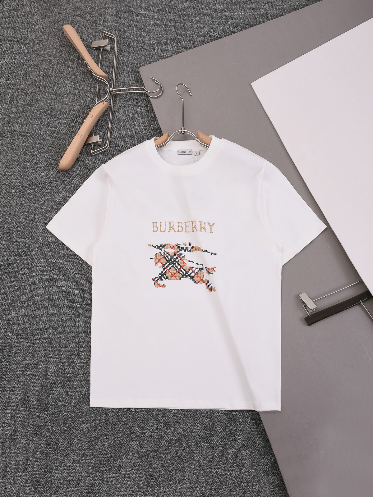 Burberry Crewneck Short Sleeve T-Shirt with Embroidered Horse Logo 1 a1746765705539 5268