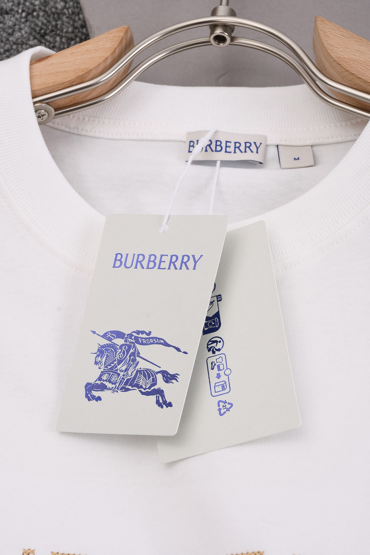 Burberry Crewneck Short Sleeve T-Shirt with Embroidered Horse Logo 3 a1746765705543 7537