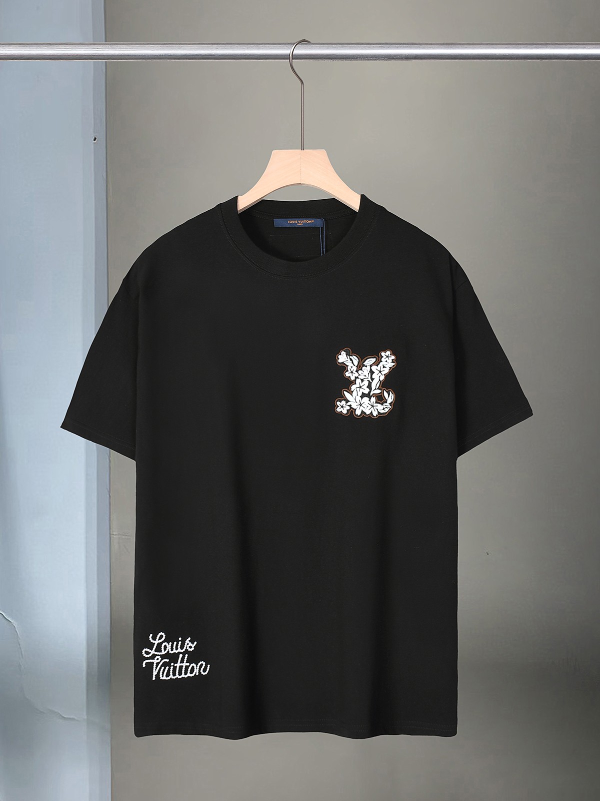P105 Louis Vuitton Camiseta Louis Vuitton LV con cuello redondo y bordado tridimensional, versión alta, alta calidad, p…