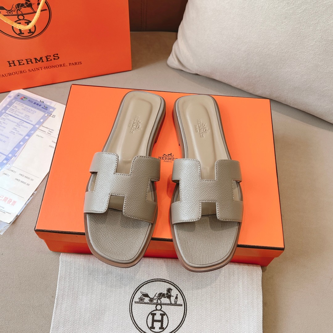 NO:238496,Hermes slippers, classic style that never goes out of date. Fabric imported cowhide, inner foot padding sheepskin, wear-resistant and non-slip rubber outsole. Size 35-42 