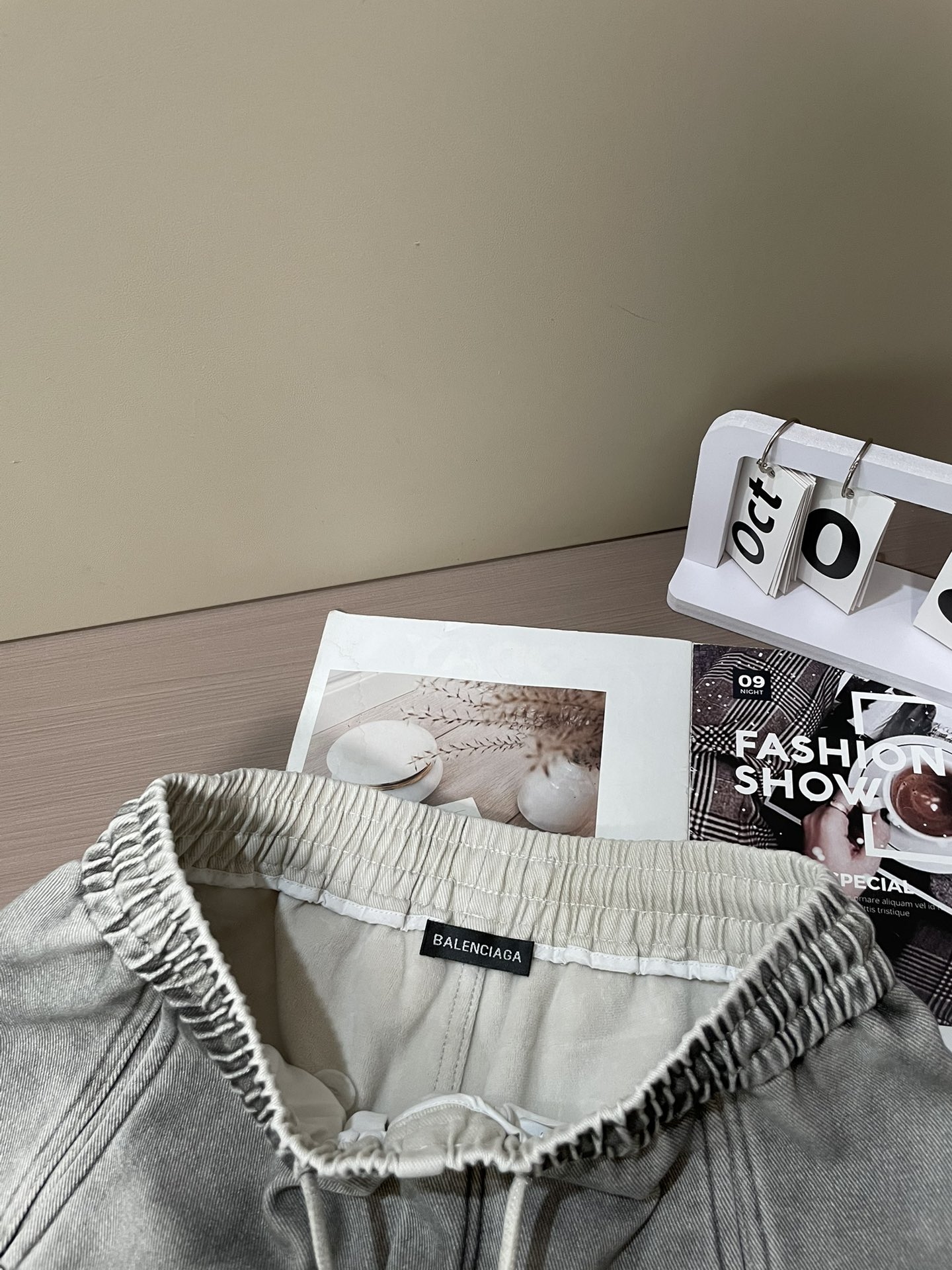 · 巴黎世家 2025秋冬最新系列男士加厚休闲裤！内里加绒，非常保暖，北方的宝子们赶紧备上！采用客供弹力