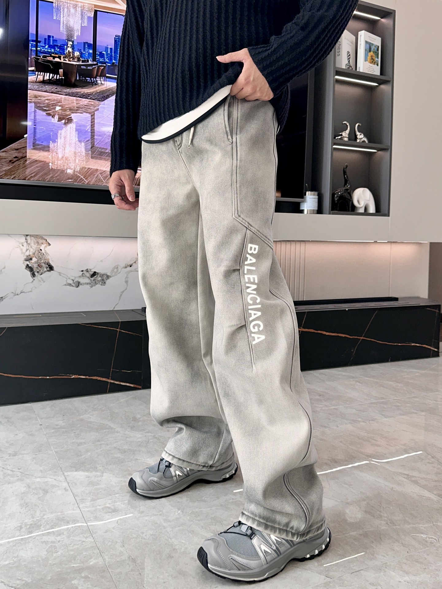 · 巴黎世家 2025秋冬最新系列男士加厚休闲裤！内里加绒，非常保暖，北方的宝子们赶紧备上！采用客供弹力