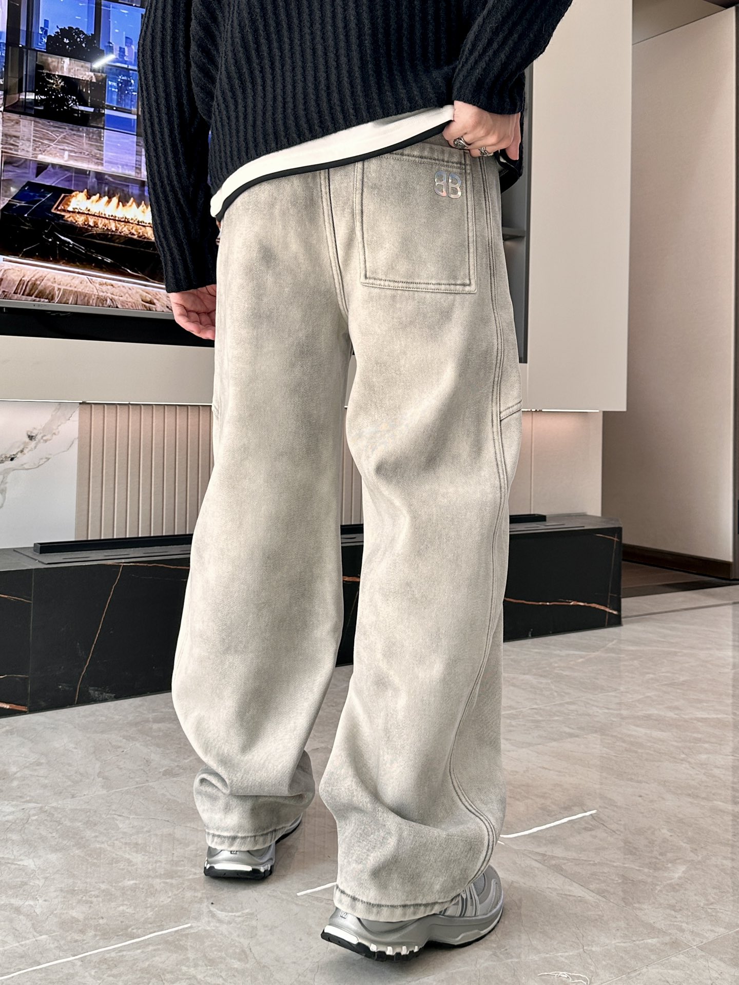 · 巴黎世家 2025秋冬最新系列男士加厚休闲裤！内里加绒，非常保暖，北方的宝子们赶紧备上！采用客供弹力