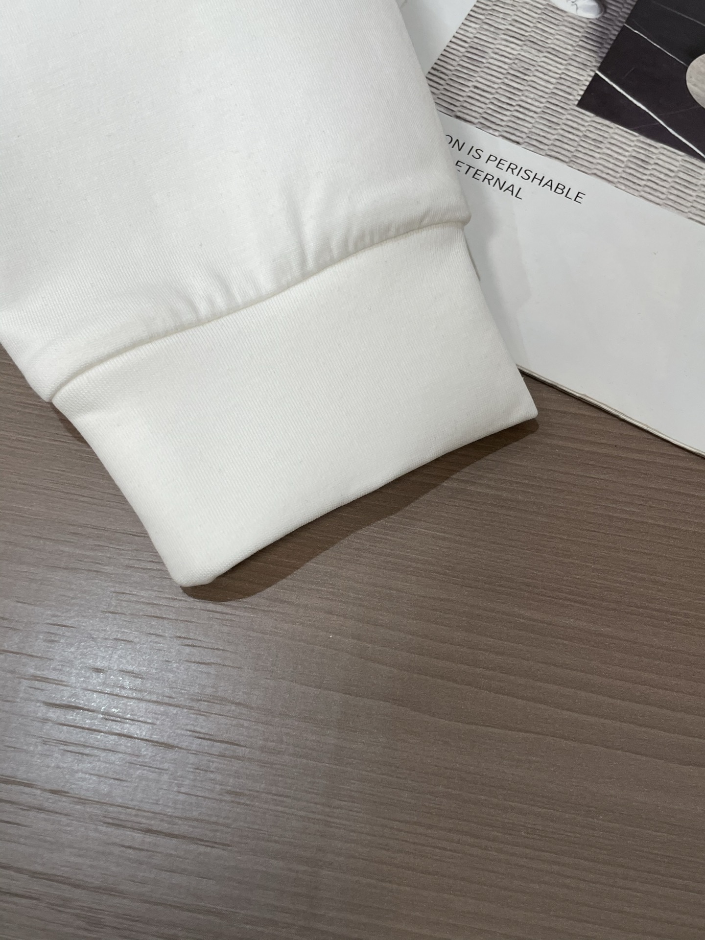 蒙口 2025秋冬新款长袖，定制面料，独特工艺logo，舒适性与透气性兼优，柔软抗皱弹性和垂性极佳，无论