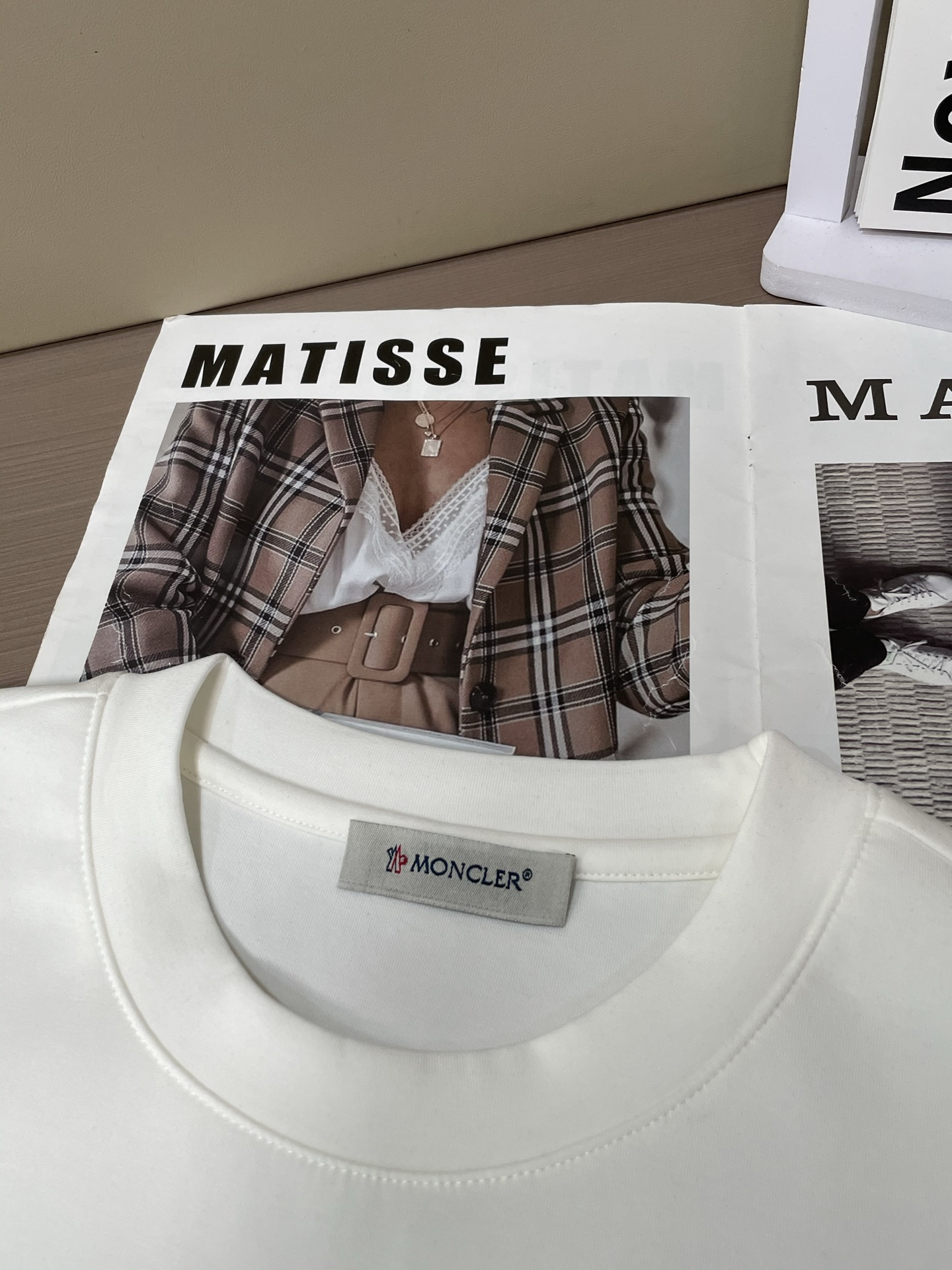 蒙口 2025秋冬新款长袖，定制面料，独特工艺logo，舒适性与透气性兼优，柔软抗皱弹性和垂性极佳，无论