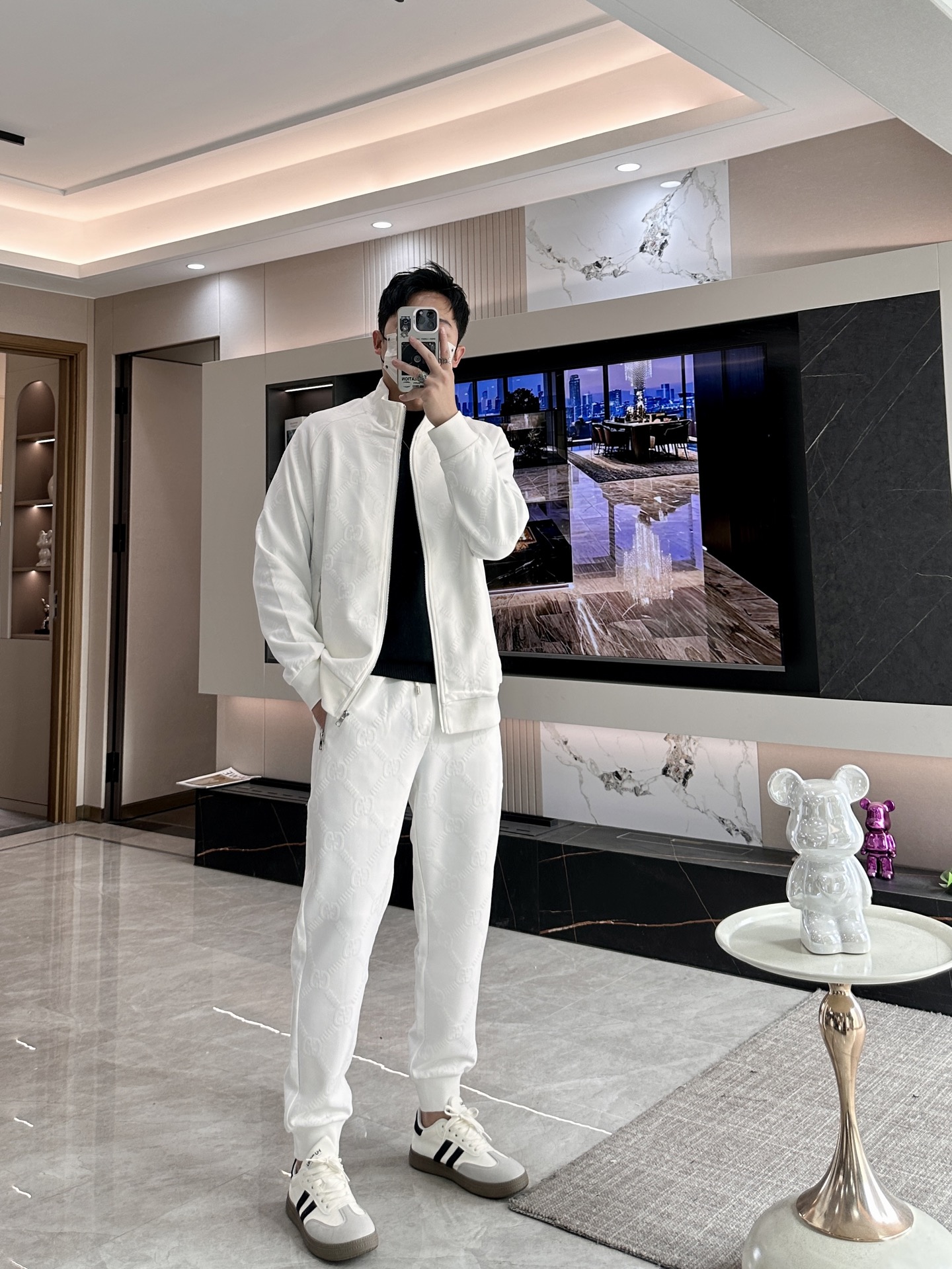 NO:647628,Gucc's hot-selling suit is coming. Focus on the original version of the official website. The 2025 new hot-selling cardigan and sweatshirt suit. The original single product is carefully crafted by top designers to provide a fitting and perfect upper body effect. All-natural high-quality Tencel Roman cotton, close-fitting comfort, noble and elegant!  Original hardware embodies elegance and nobility!  Counter sizes M-3XL (up to 190 pounds), gucci, hoodie, sweatshirts, alexander wang19860909Gucc 爆款套装来袭 专注官网原版 2025全新爆款开衫卫衣套装 原单狠货倾注顶级设计师的精心之作 就为一个贴合、完美的上身效果 全天然优质天丝罗马棉,贴身的舒适感 高贵典雅！原厂五金无不彰显优雅高贵气质！专柜尺码M-3XL（最大穿到190斤）,,gucci,hoodie,sweatshirts,alexander wang,Men's clothing