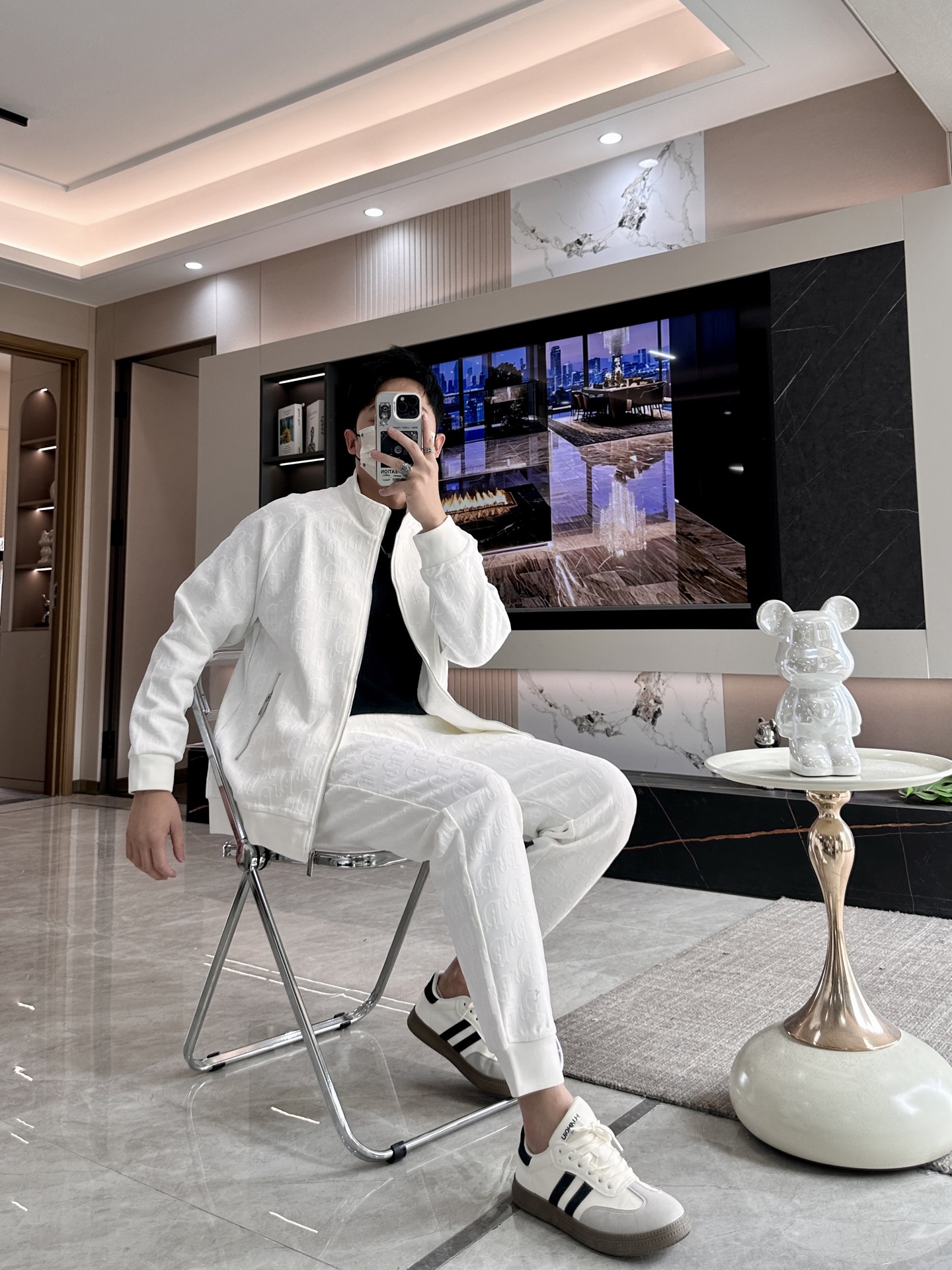 NO:647640,Dior's hot-selling suit is coming. Focus on the original version of the official website. The 2025 new hot-selling cardigan and sweatshirt suit. The original item is carefully crafted by top designers to provide a fitting and perfect upper body effect. All-natural high-quality Tencel Roman cotton, close-fitting comfort, noble and elegant!  Original hardware embodies elegance and nobility!  Counter sizes M-3XL (up to 190 pounds), dior, hoodie, sweatshirts, alexander wang19860909Dior 爆款套装来袭 专注官网原版 2025全新爆款开衫卫衣套装 原单狠货倾注顶级设计师的精心之作 就为一个贴合、完美的上身效果 全天然优质天丝罗马棉,贴身的舒适感 高贵典雅！原厂五金无不彰显优雅高贵气质！专柜尺码M-3XL（最大穿到190斤）,,dior,hoodie,sweatshirts,alexander wang,Men's clothing