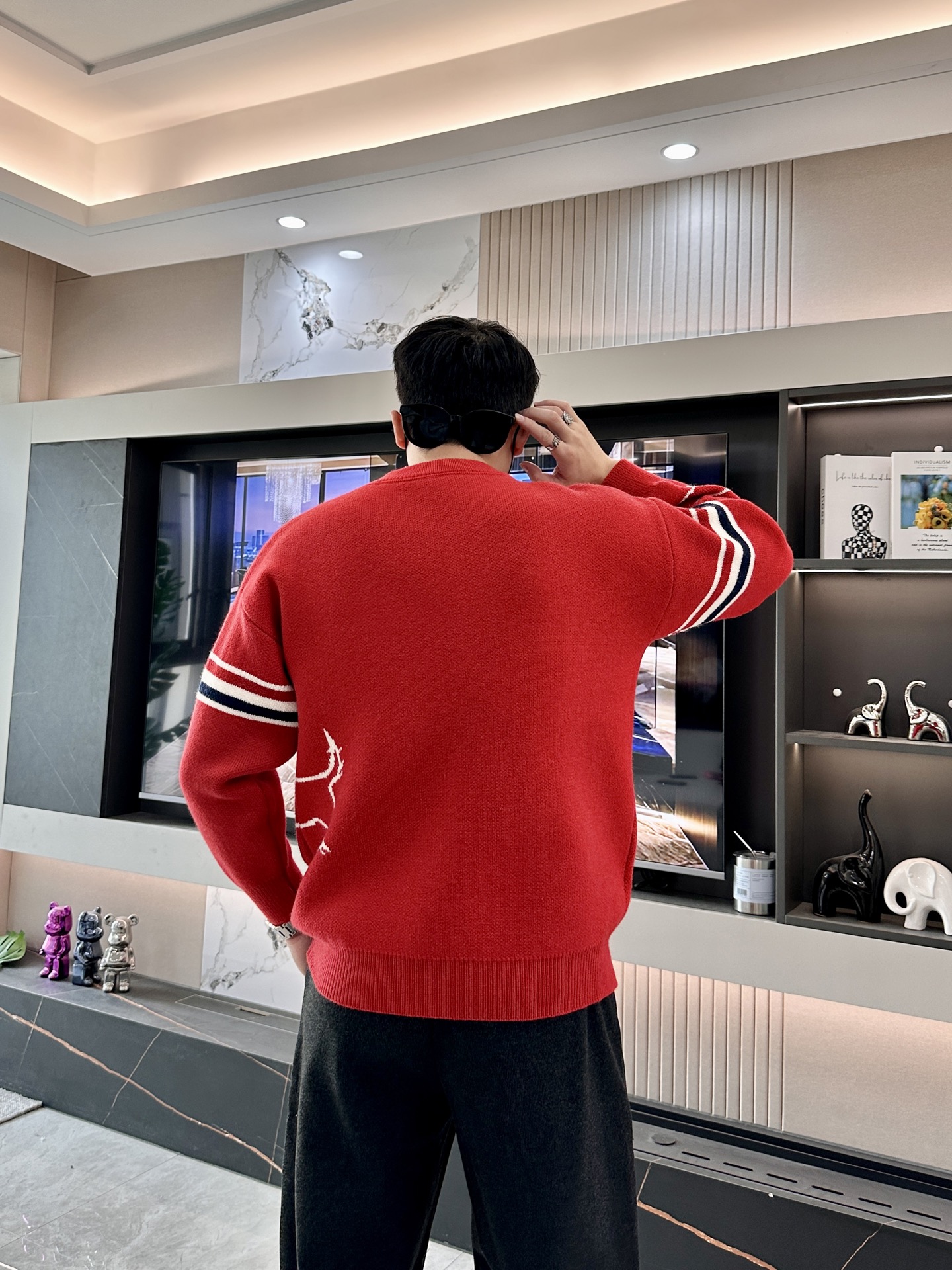 · TB 重磅推荐！2025aw秋冬新款 专柜同步 时尚经典基础款针织衫 秋冬必备款 采用针织衫加厚毛衣