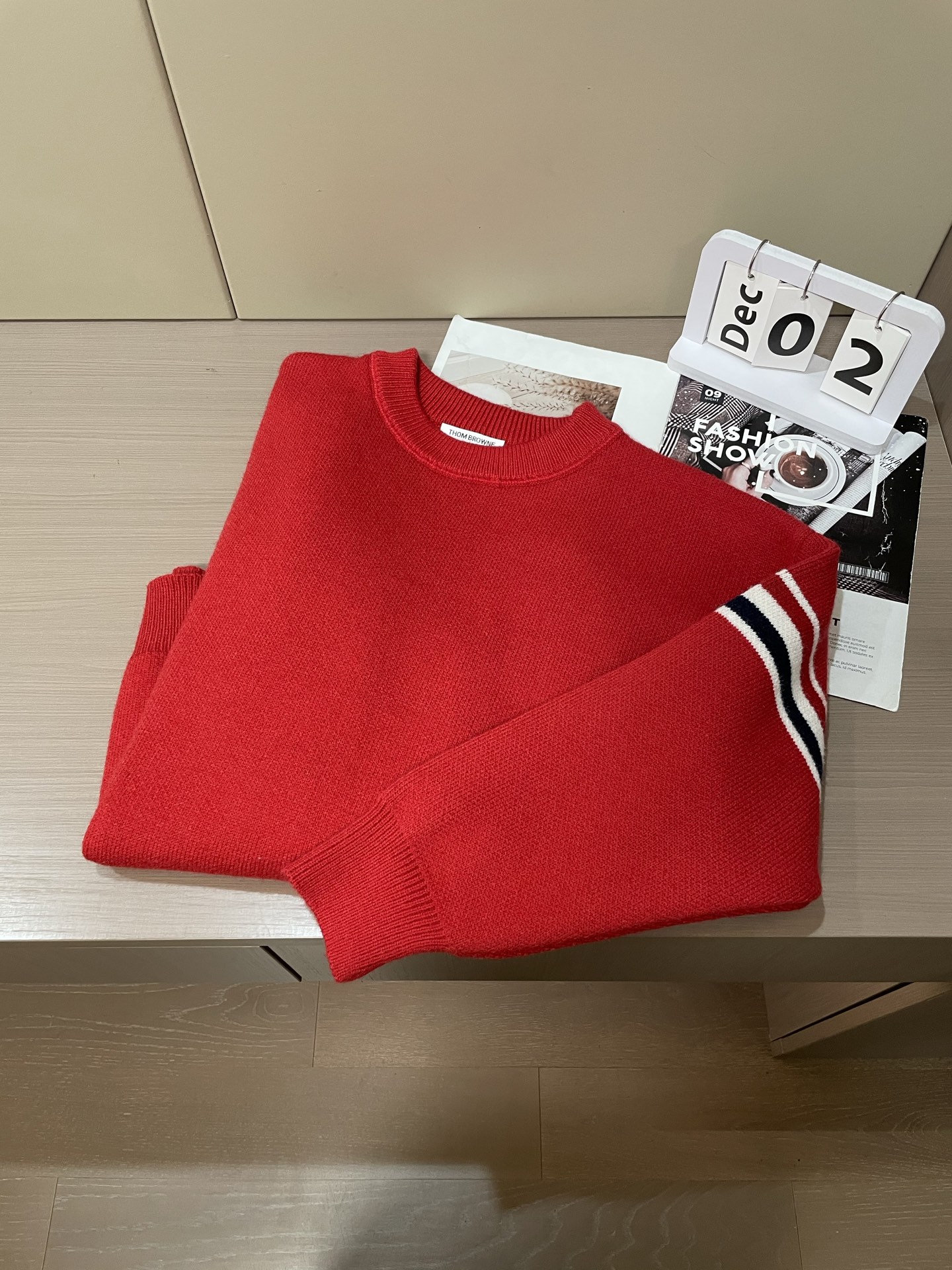 · TB 重磅推荐！2025aw秋冬新款 专柜同步 时尚经典基础款针织衫 秋冬必备款 采用针织衫加厚毛衣