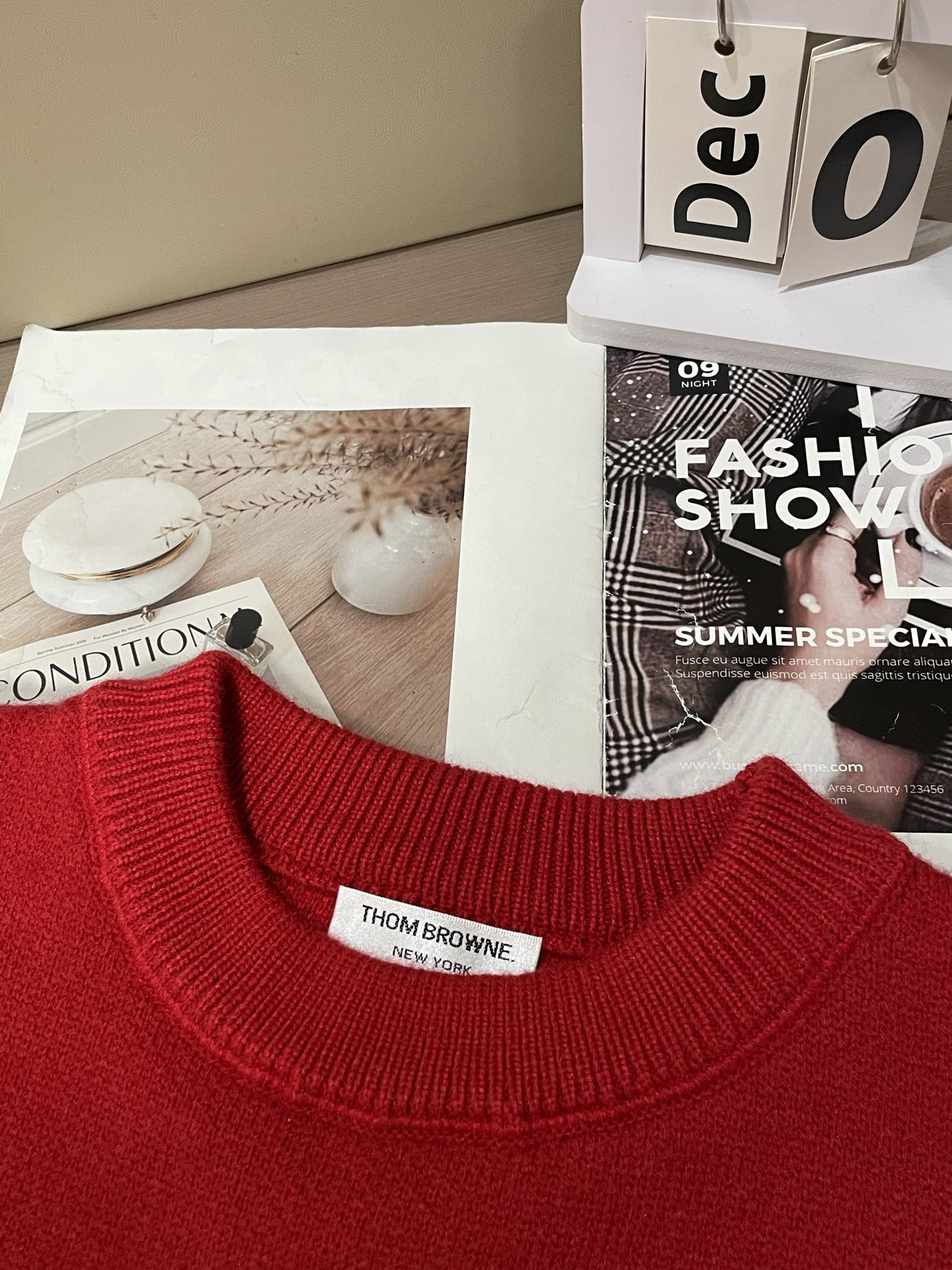 · TB 重磅推荐！2025aw秋冬新款 专柜同步 时尚经典基础款针织衫 秋冬必备款 采用针织衫加厚毛衣