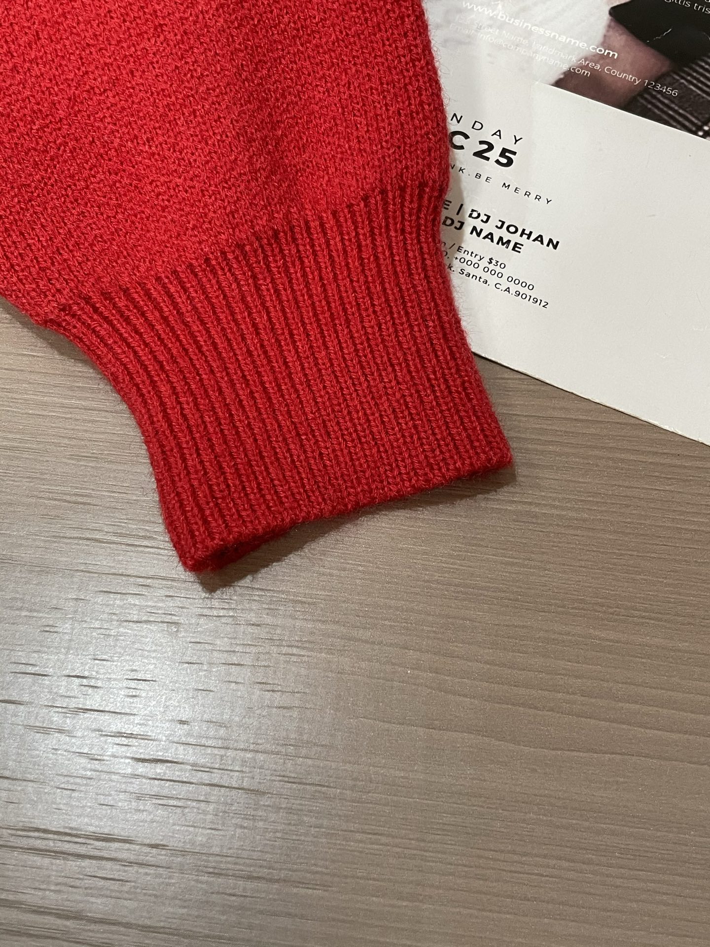 · TB 重磅推荐！2025aw秋冬新款 专柜同步 时尚经典基础款针织衫 秋冬必备款 采用针织衫加厚毛衣