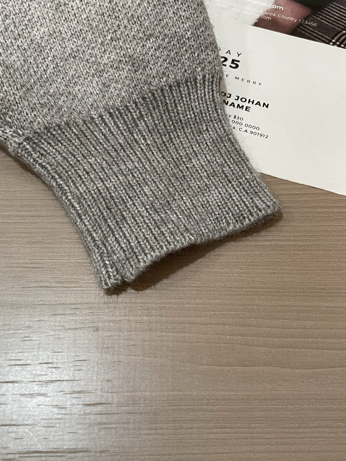 · TB 重磅推荐！2025aw秋冬新款 专柜同步 时尚经典基础款针织衫 秋冬必备款 采用针织衫加厚毛衣