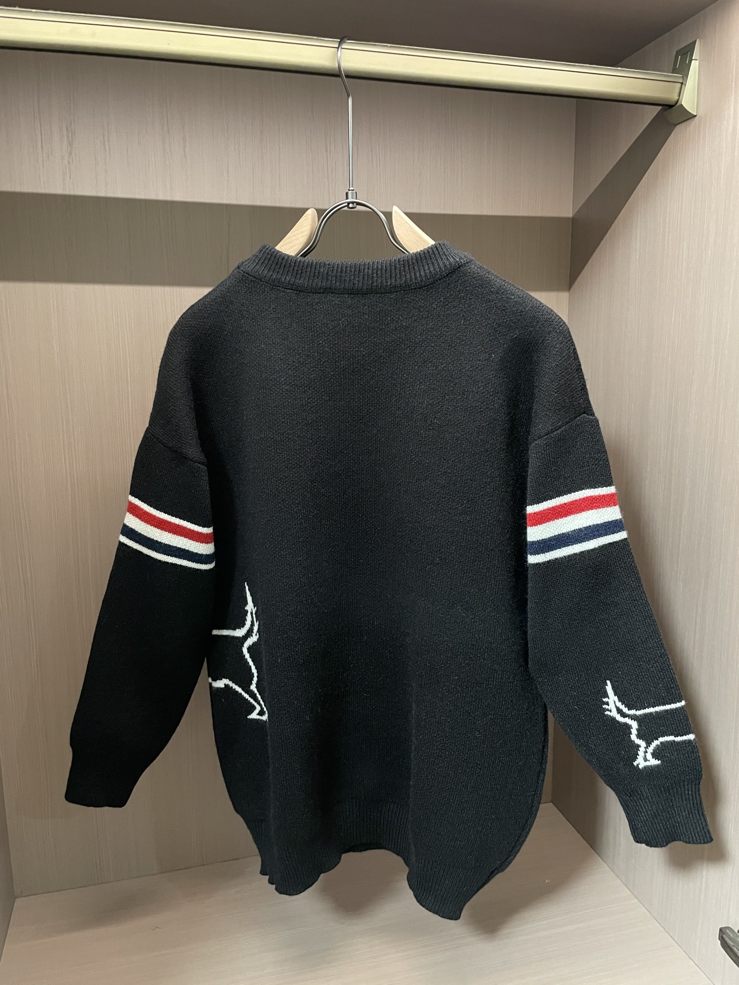 · TB 重磅推荐！2025aw秋冬新款 专柜同步 时尚经典基础款针织衫 秋冬必备款 采用针织衫加厚毛衣