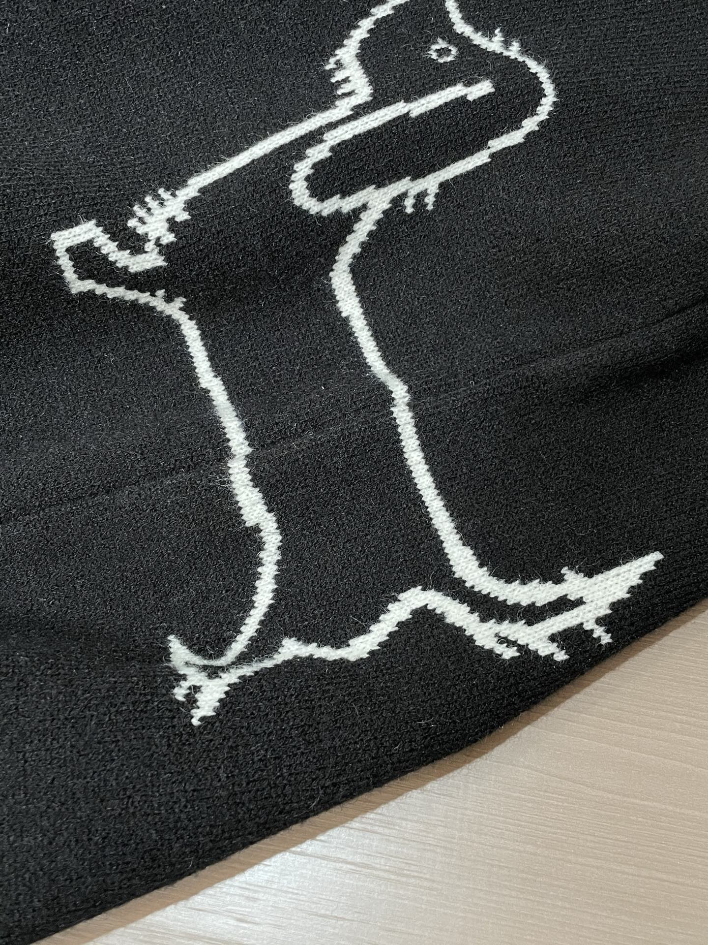 · TB 重磅推荐！2025aw秋冬新款 专柜同步 时尚经典基础款针织衫 秋冬必备款 采用针织衫加厚毛衣