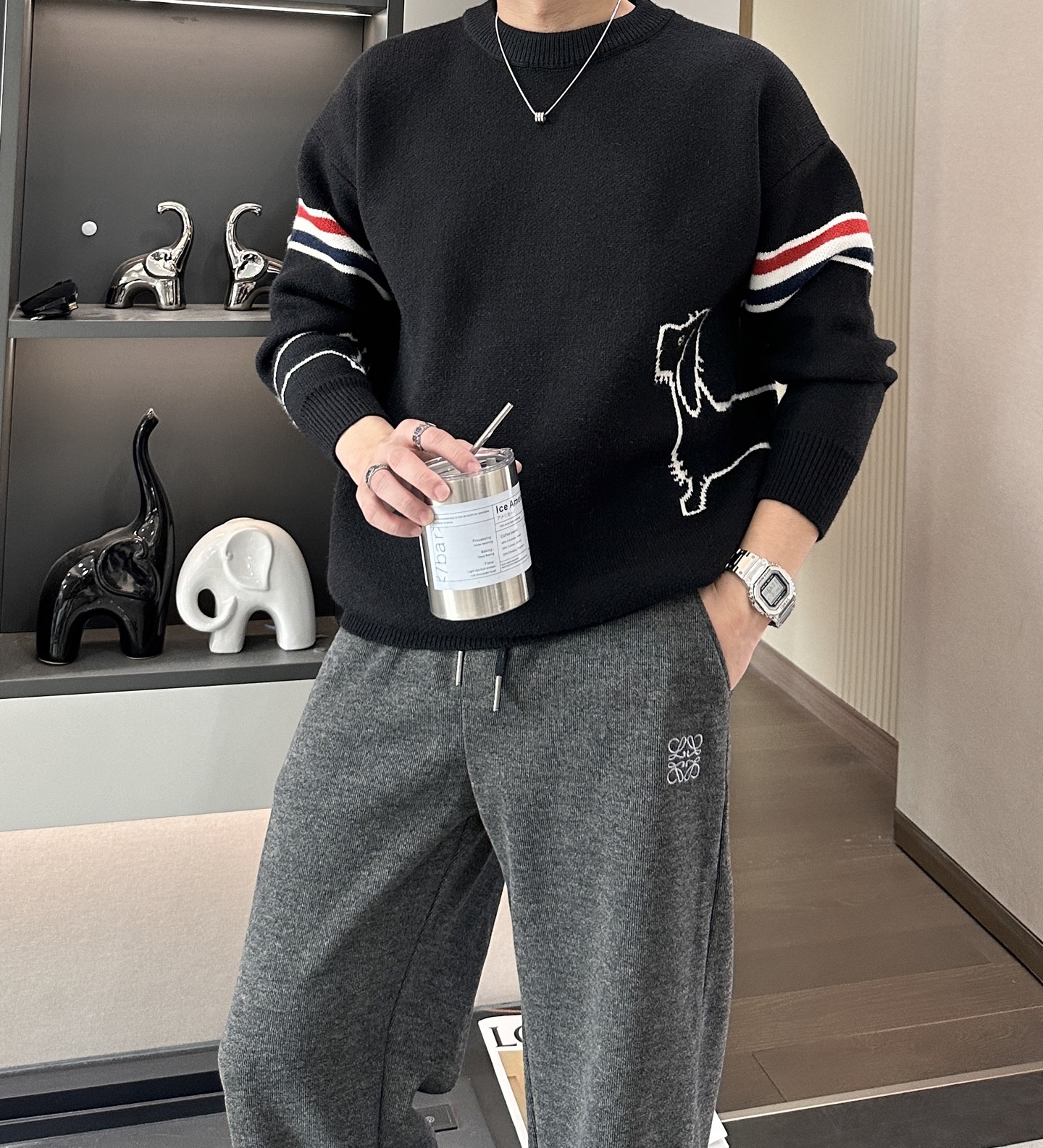 NO:647735,TB highly recommended!  2025aw autumn and winter new styles, synchronized with counters, fashionable classic basic sweaters, must-have styles for autumn and winter, using thickened sweaters, exquisite, simple and elegant, brand element embellishment design, not too complicated craftsmanship, playing with the fusion of design and materials, simple European style, a perfect base for autumn and winter!  Size m-xxxl,,sweaters,alexander wang19860909TB 重磅推荐！2025aw秋冬新款 专柜同步 时尚经典基础款针织衫 秋冬必备款 采用针织衫加厚毛衣,精致简洁大方 品牌元素点缀设计 没有过多复杂的工艺 玩的就是设计与材质的融合 简约的欧风 秋冬季打底神器！ 尺码m-xxxl,,sweaters,alexander wang,Men's clothing