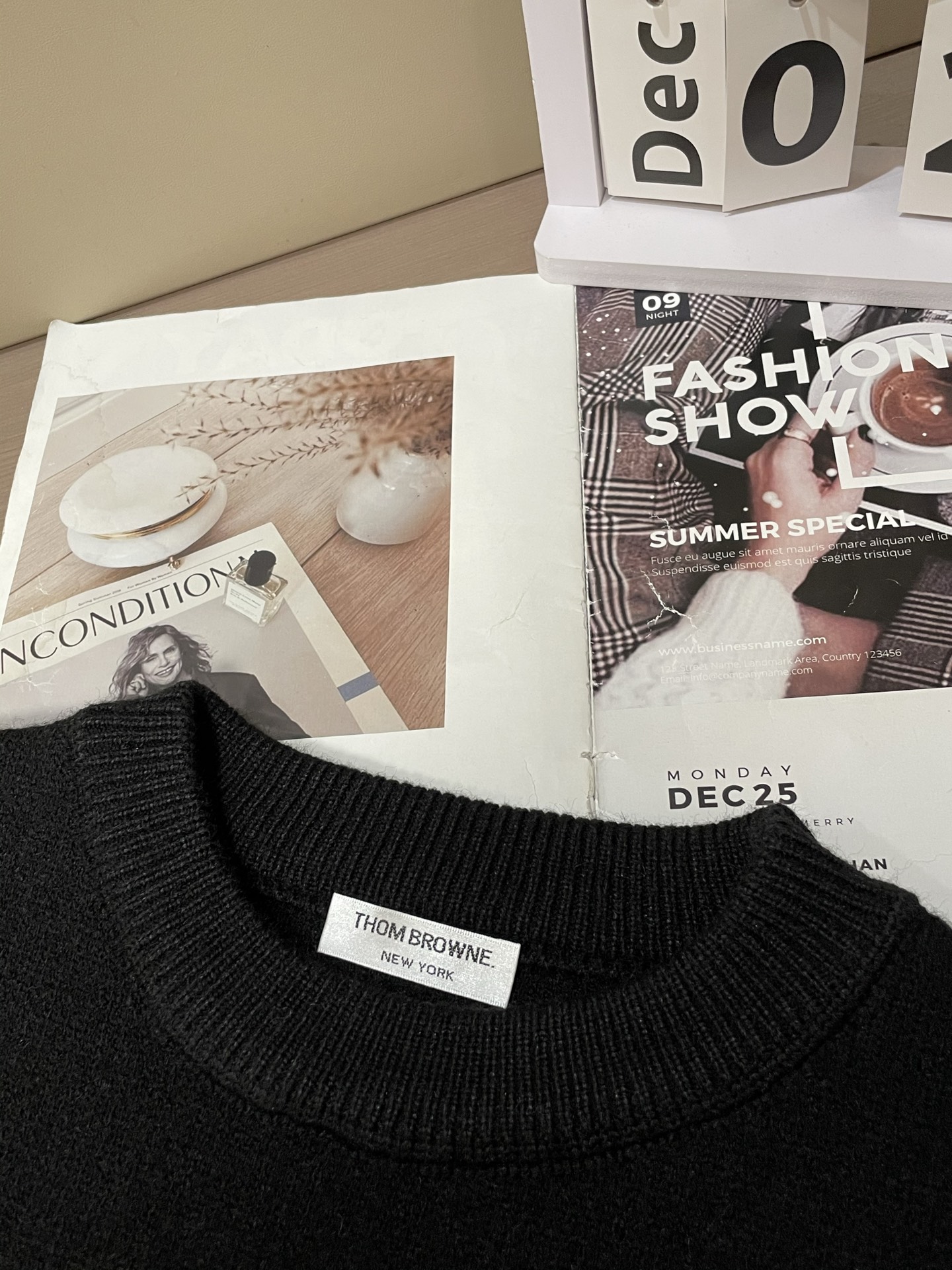 · TB 重磅推荐！2025aw秋冬新款 专柜同步 时尚经典基础款针织衫 秋冬必备款 采用针织衫加厚毛衣