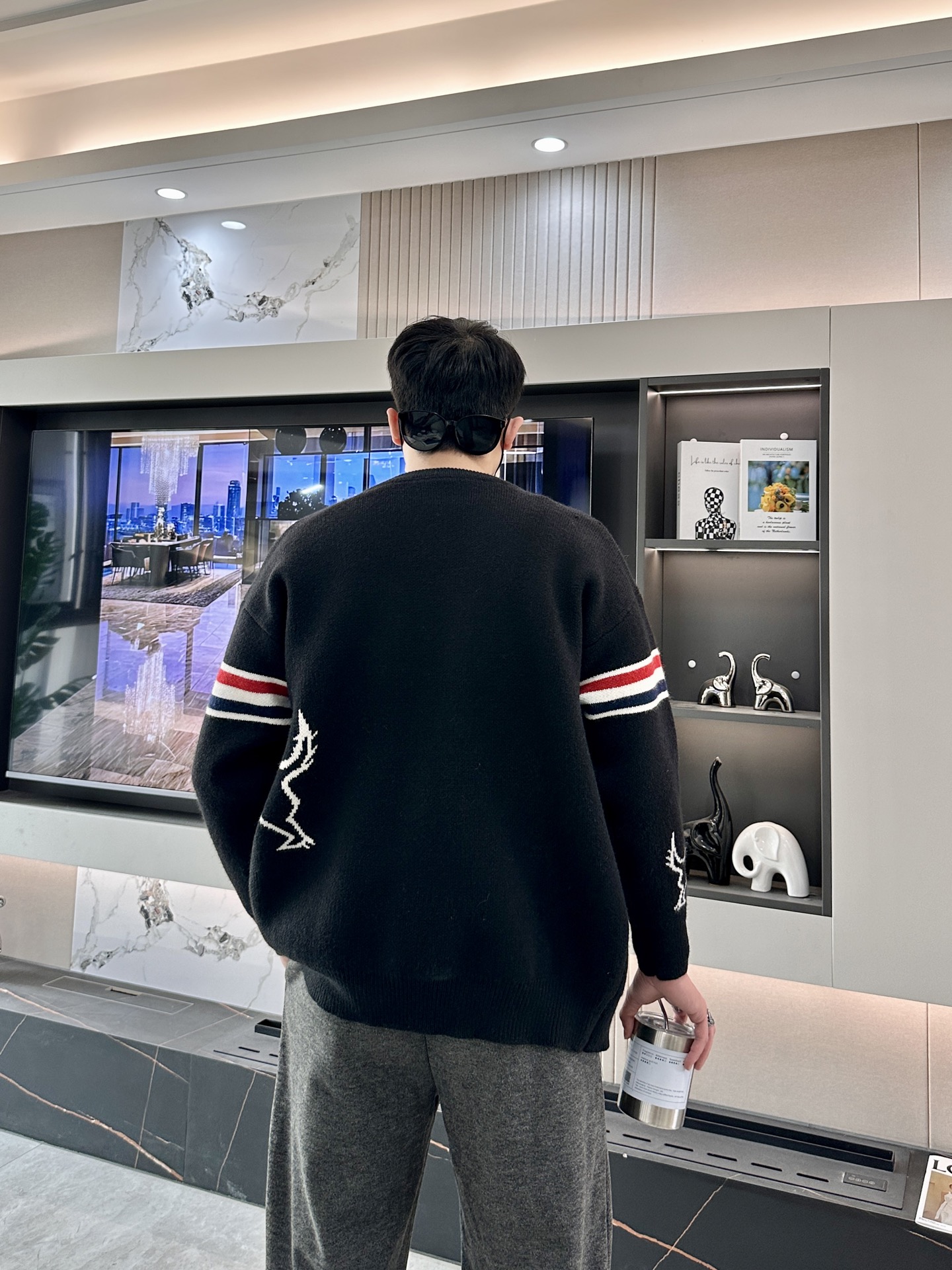 · TB FW25秋冬新品经典开衫毛衣-对色定染羊毛混纺棉纱线，高克重高密度超高品质，毛料柔软细腻亲肤，