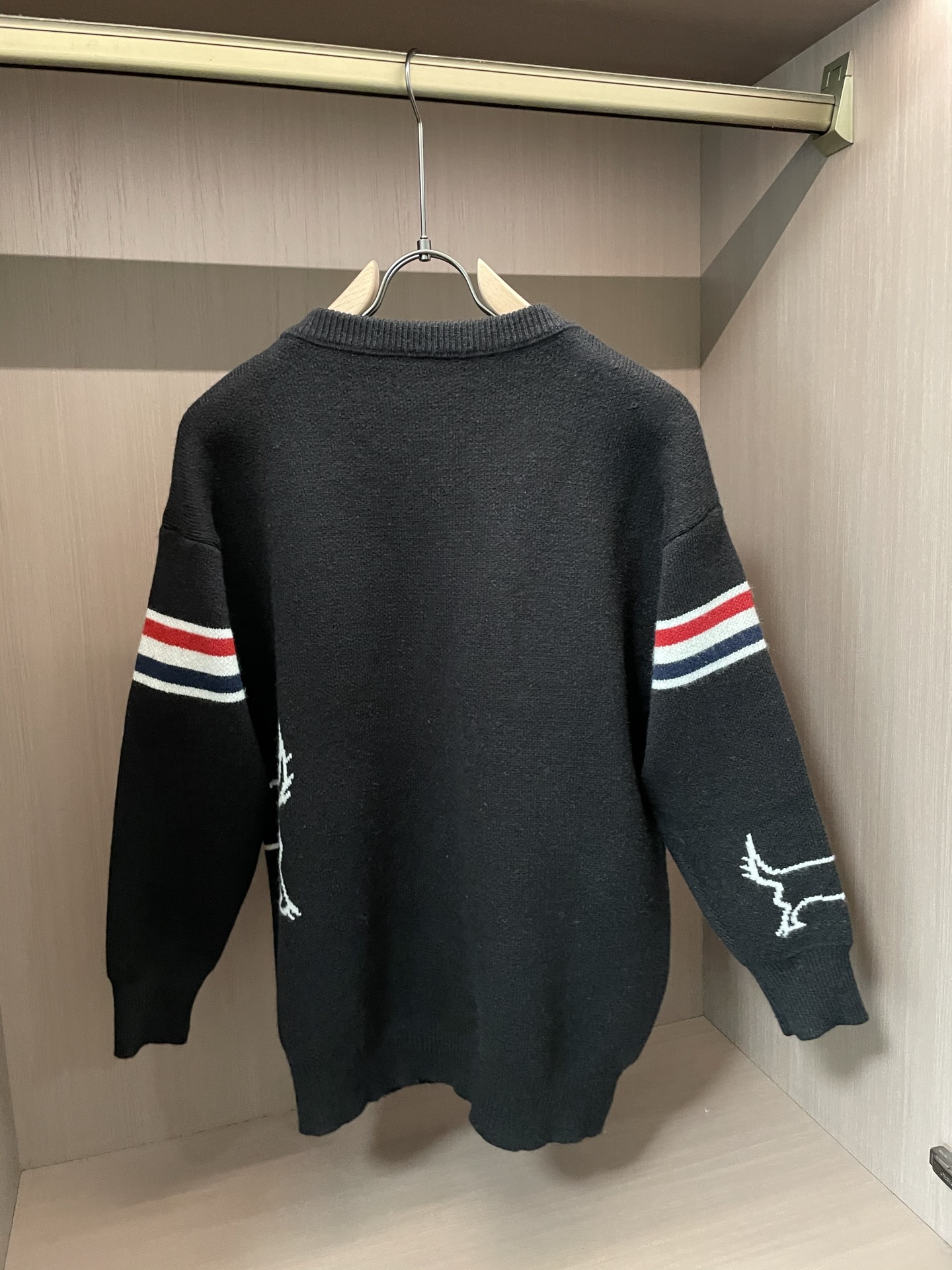 · TB FW25秋冬新品经典开衫毛衣-对色定染羊毛混纺棉纱线，高克重高密度超高品质，毛料柔软细腻亲肤，