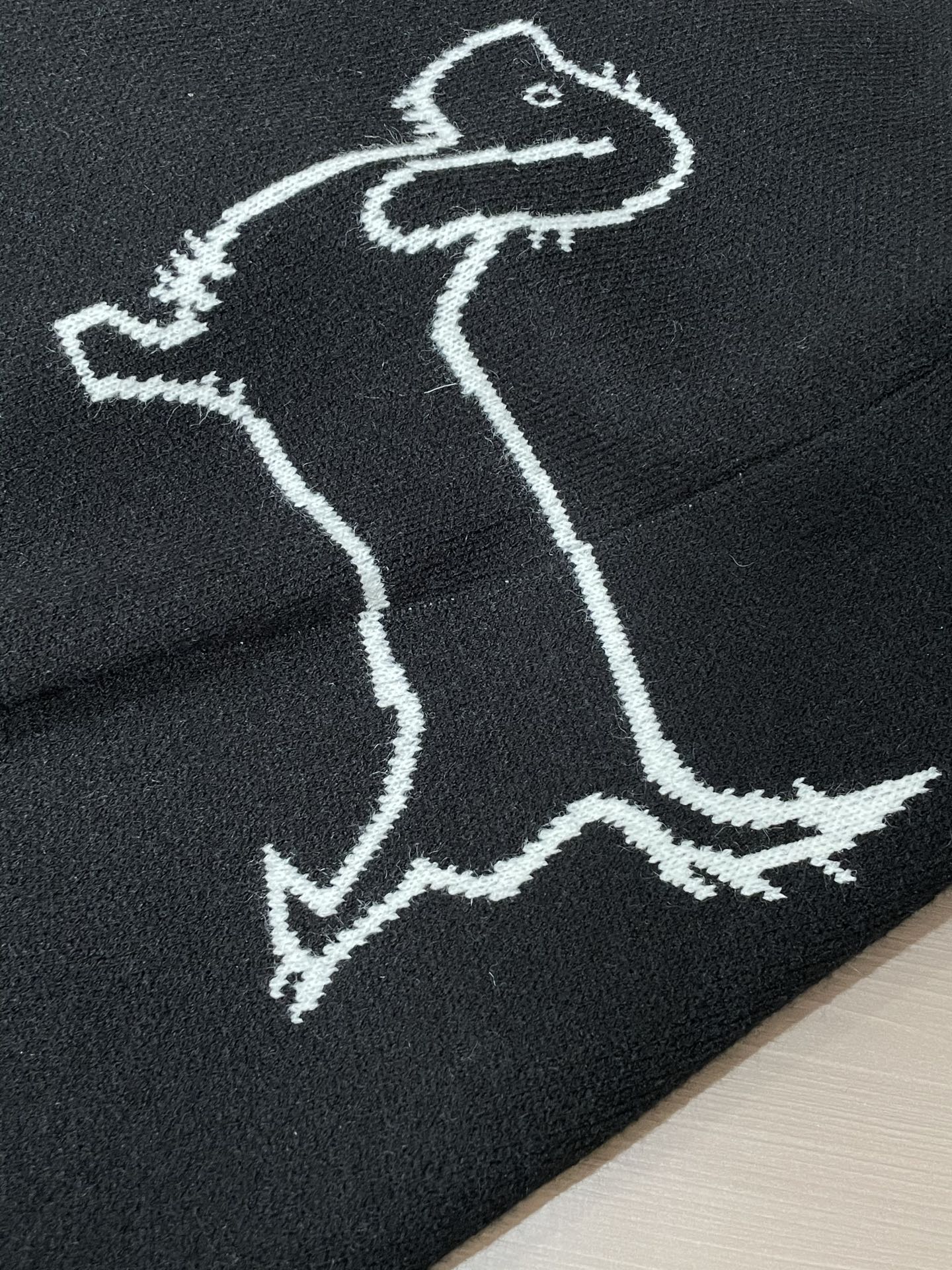 · TB FW25秋冬新品经典开衫毛衣-对色定染羊毛混纺棉纱线，高克重高密度超高品质，毛料柔软细腻亲肤，