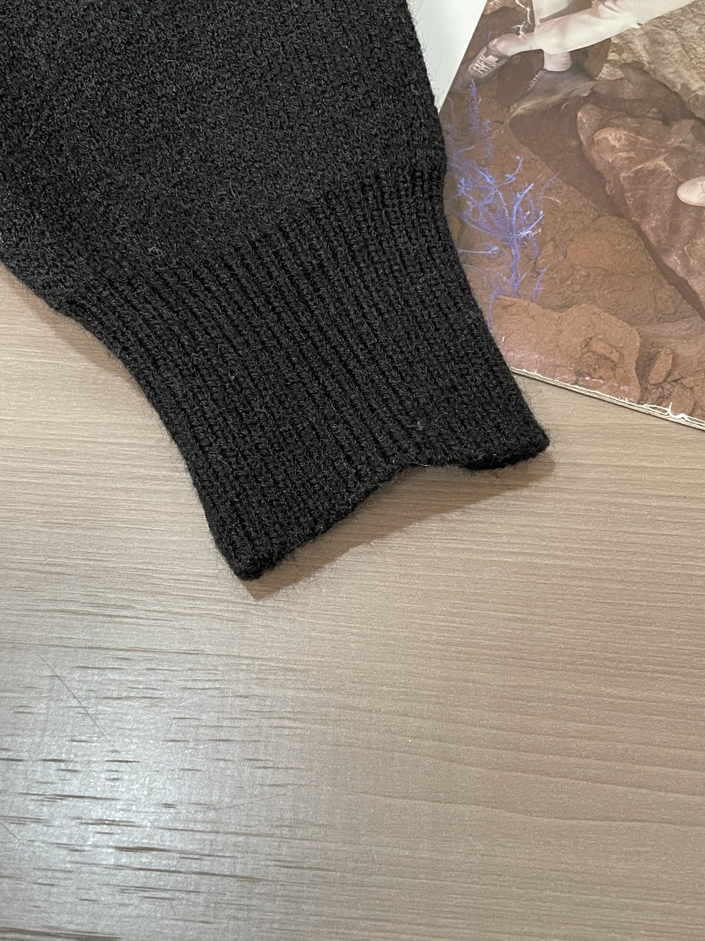 · TB FW25秋冬新品经典开衫毛衣-对色定染羊毛混纺棉纱线，高克重高密度超高品质，毛料柔软细腻亲肤，