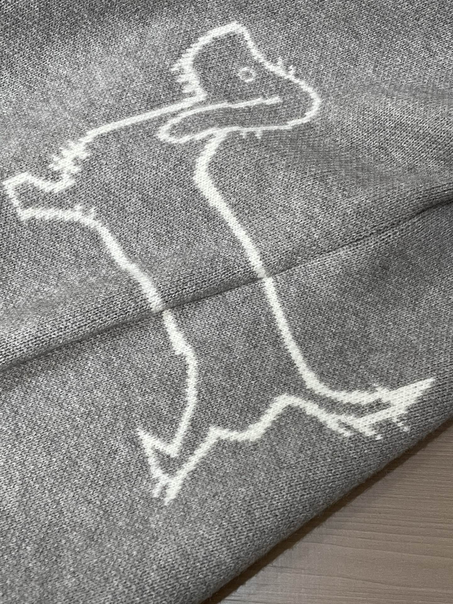 · TB FW25秋冬新品经典开衫毛衣-对色定染羊毛混纺棉纱线，高克重高密度超高品质，毛料柔软细腻亲肤，