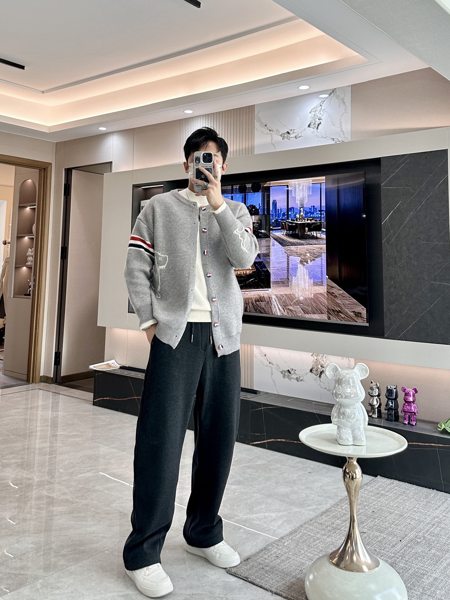 · TB FW25秋冬新品经典开衫毛衣-对色定染羊毛混纺棉纱线，高克重高密度超高品质，毛料柔软细腻亲肤，