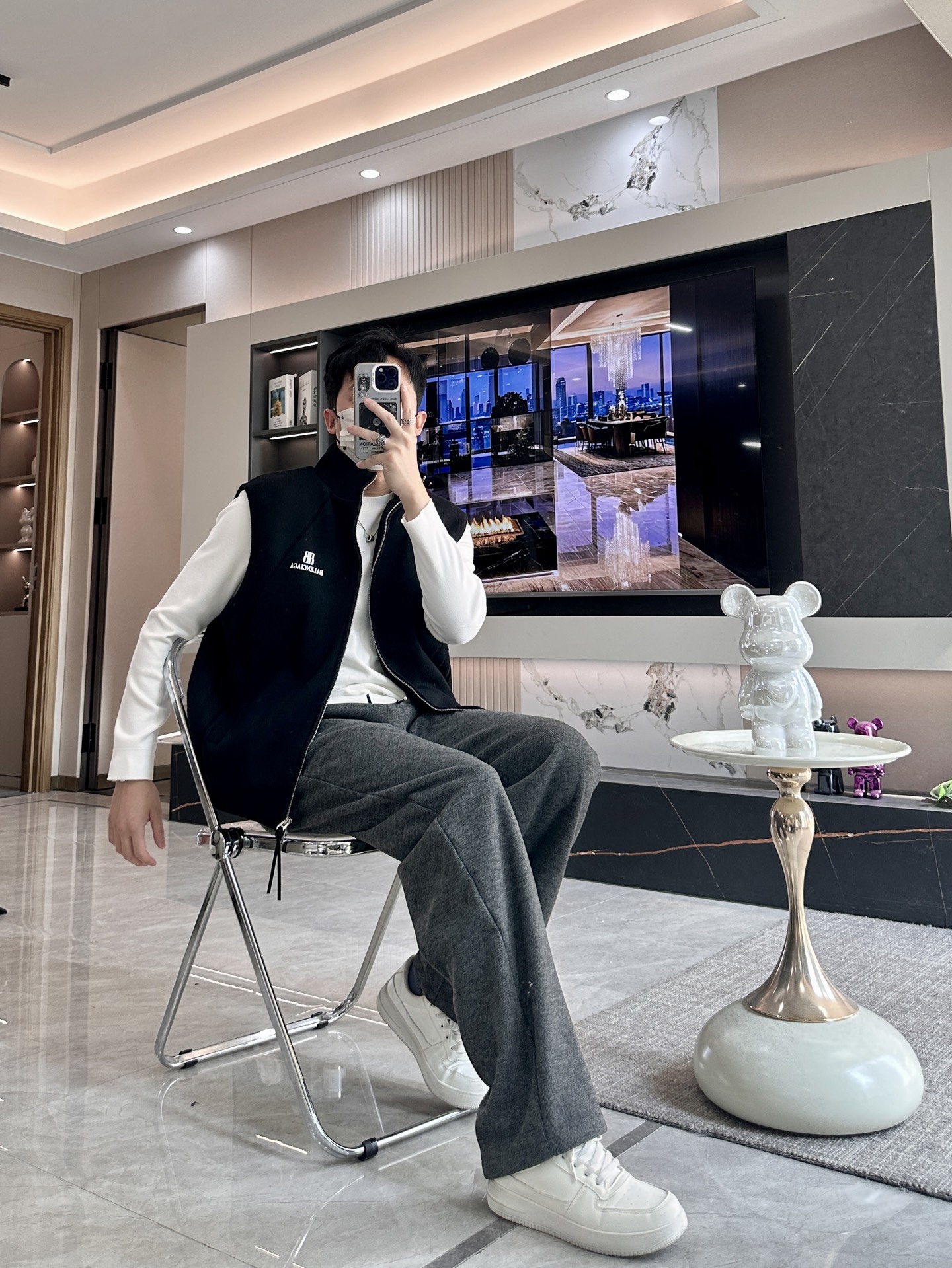 · 巴黎世家 2025FW羽绒马甲 潮人必备单品！高级定制 最高标准90绒，成分支持检测，一流保暖性能。