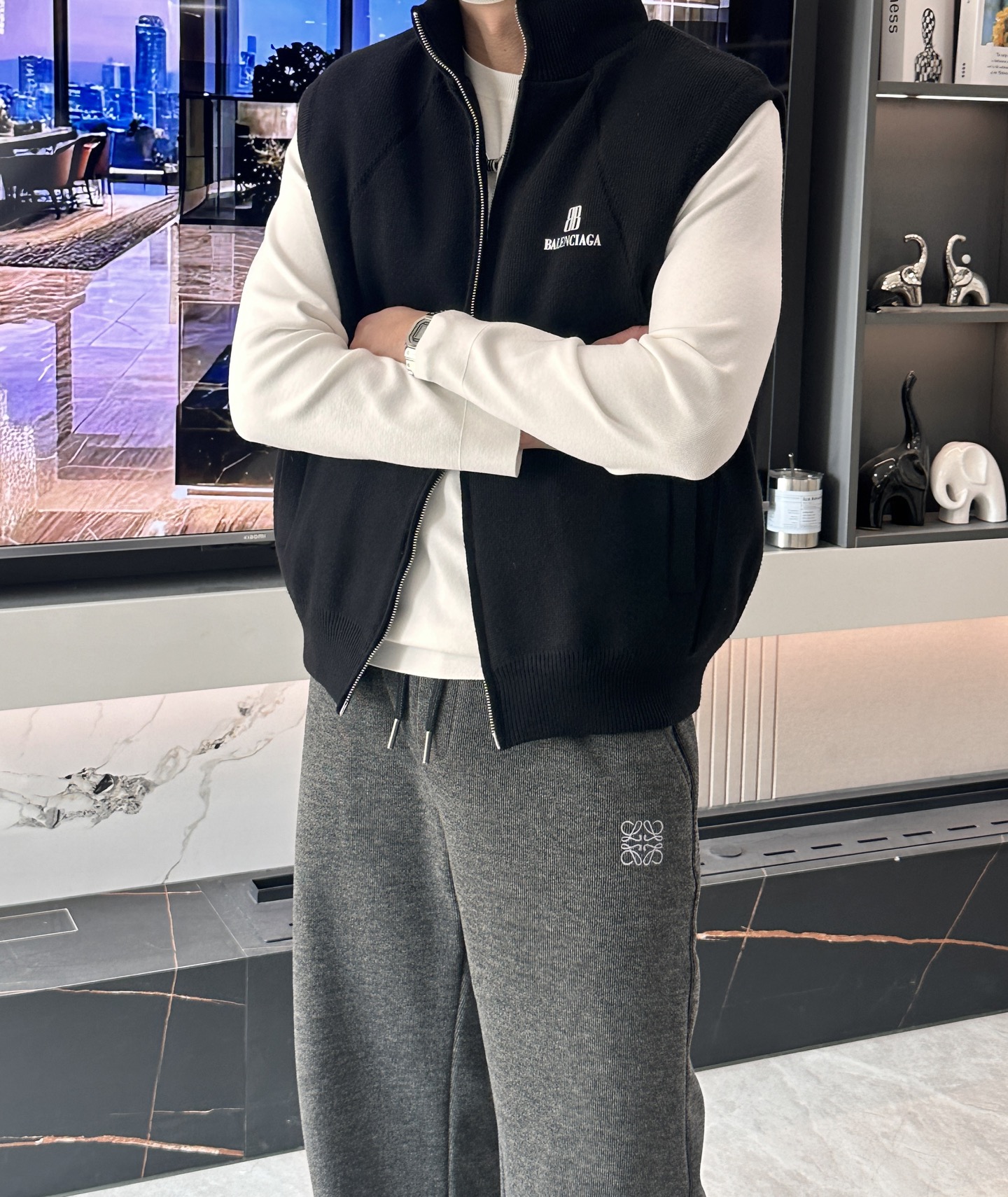 · 巴黎世家 2025FW羽绒马甲 潮人必备单品！高级定制 最高标准90绒，成分支持检测，一流保暖性能。