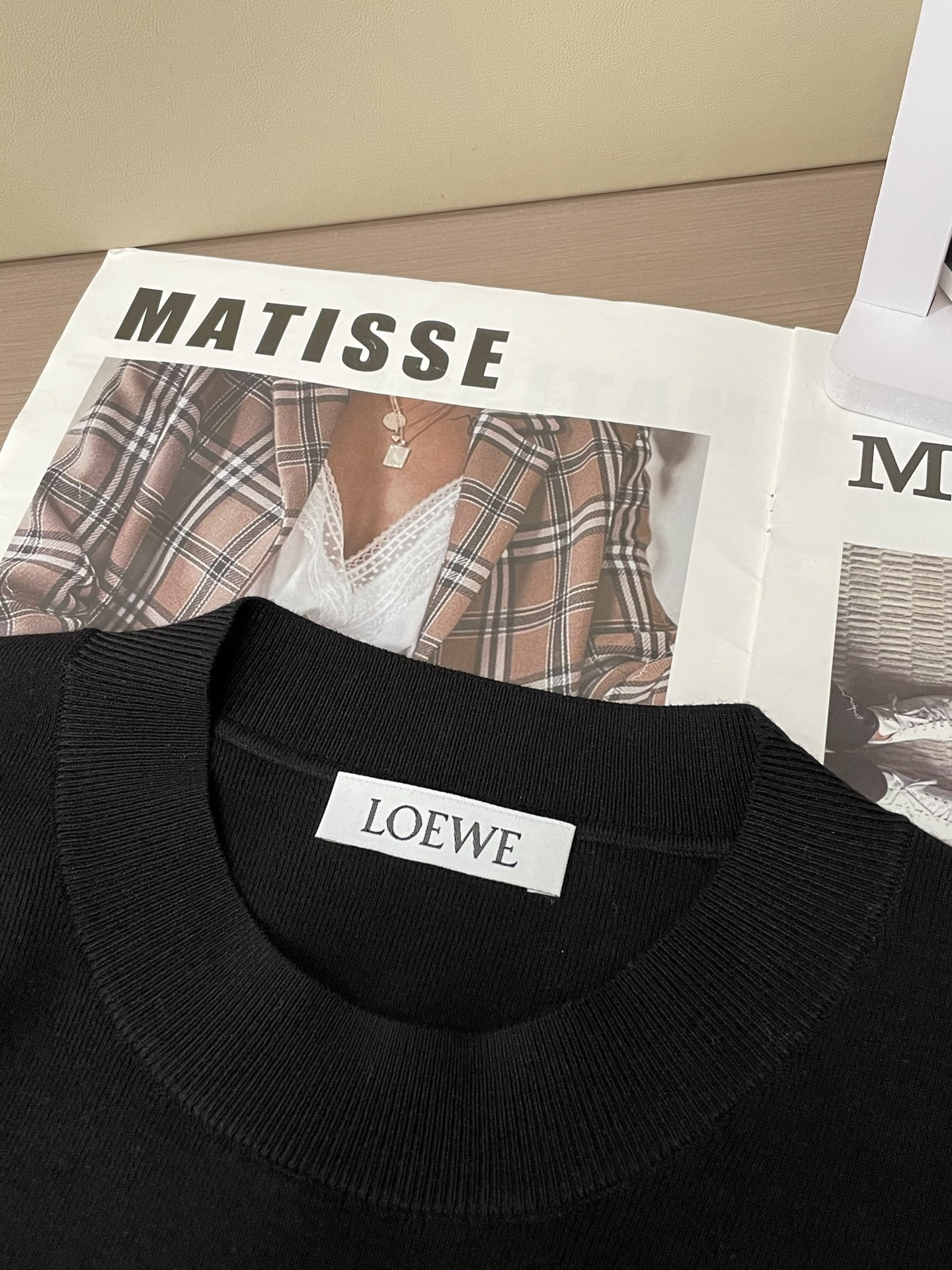 · Loewe 重磅推荐！2025aw秋冬新款 专柜同步 时尚经典基础款针织衫 秋冬必备款 采用针织衫加