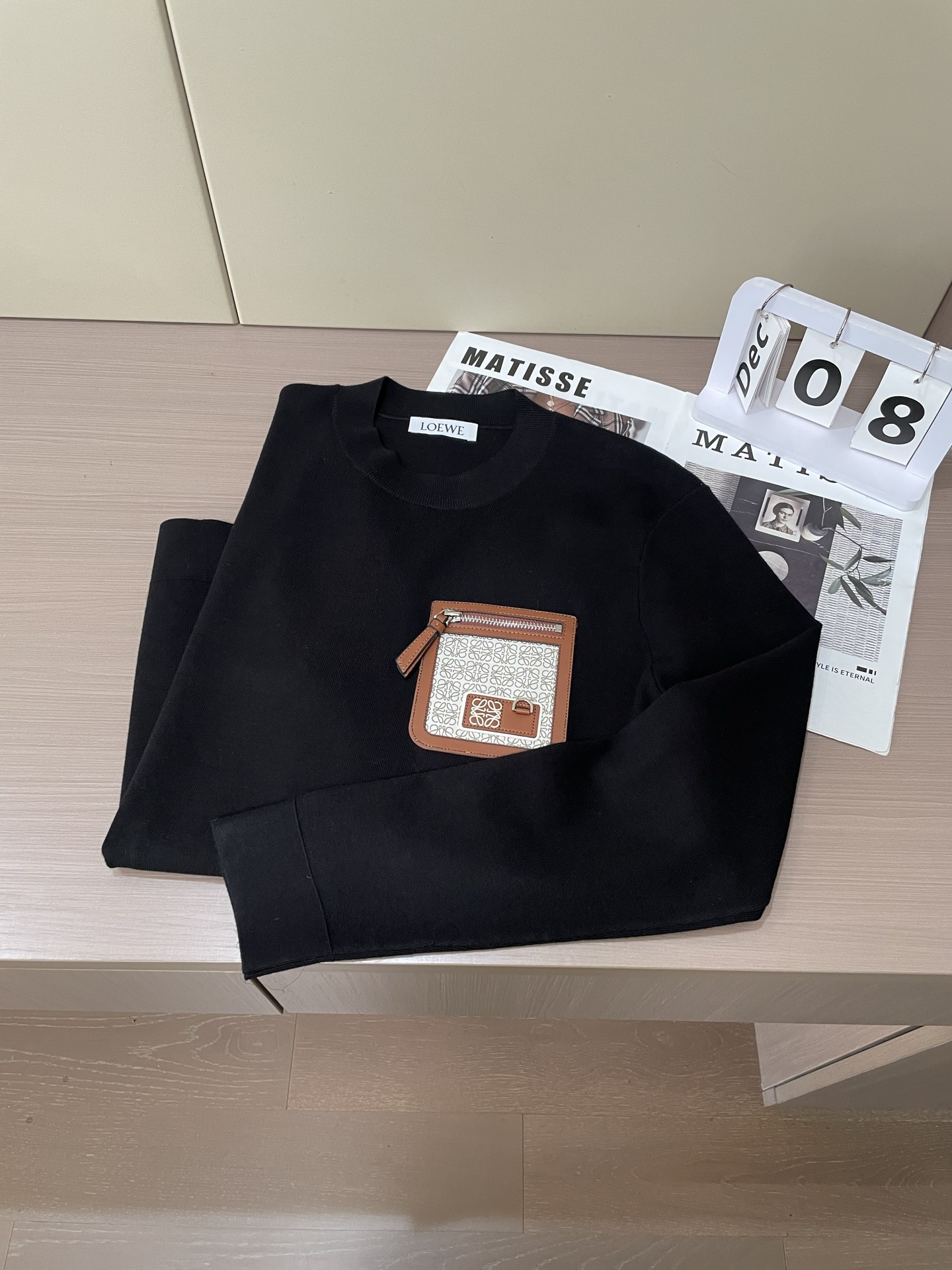 · Loewe 重磅推荐！2025aw秋冬新款 专柜同步 时尚经典基础款针织衫 秋冬必备款 采用针织衫加