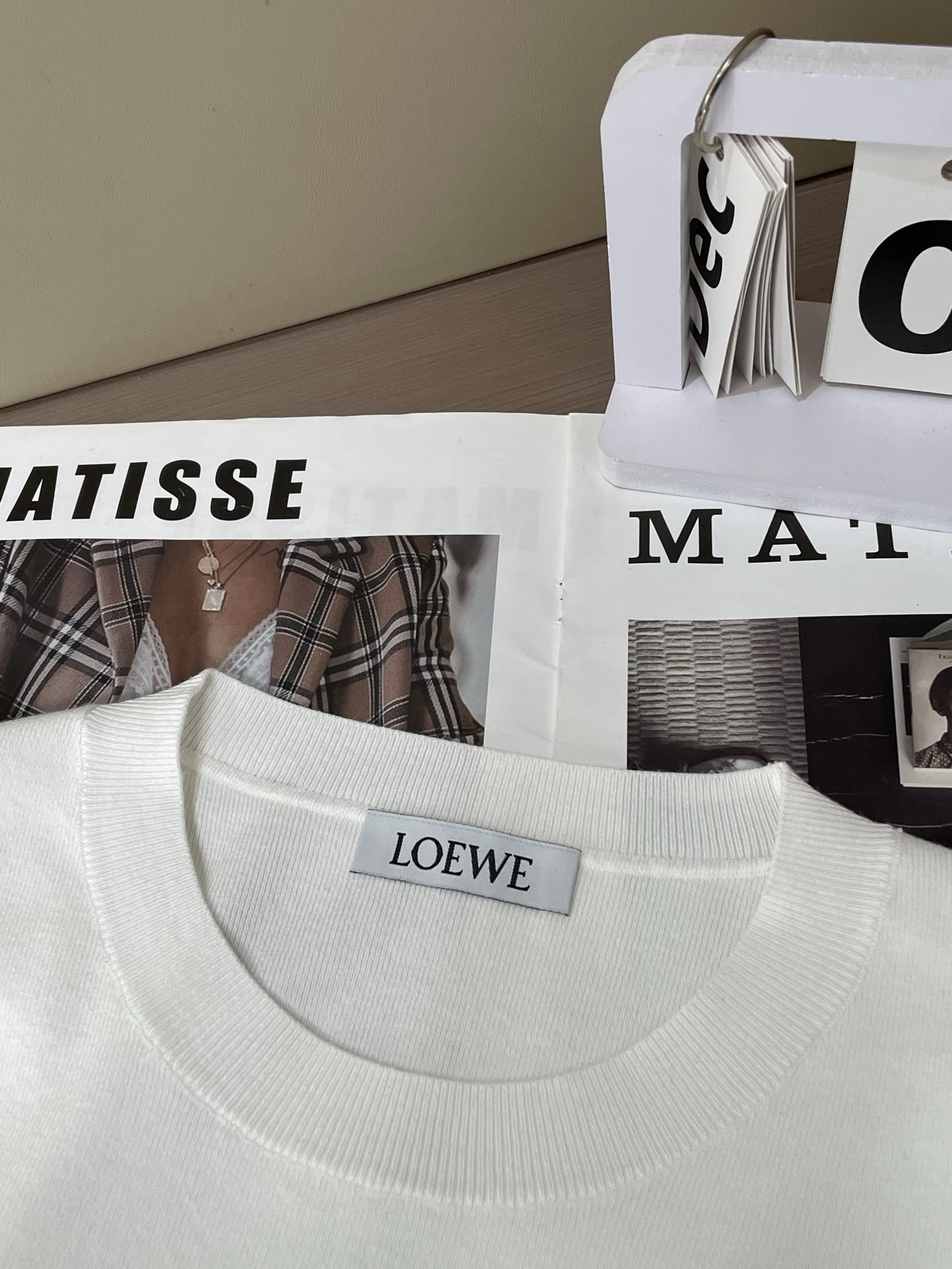 · Loewe 重磅推荐！2025aw秋冬新款 专柜同步 时尚经典基础款针织衫 秋冬必备款 采用针织衫加