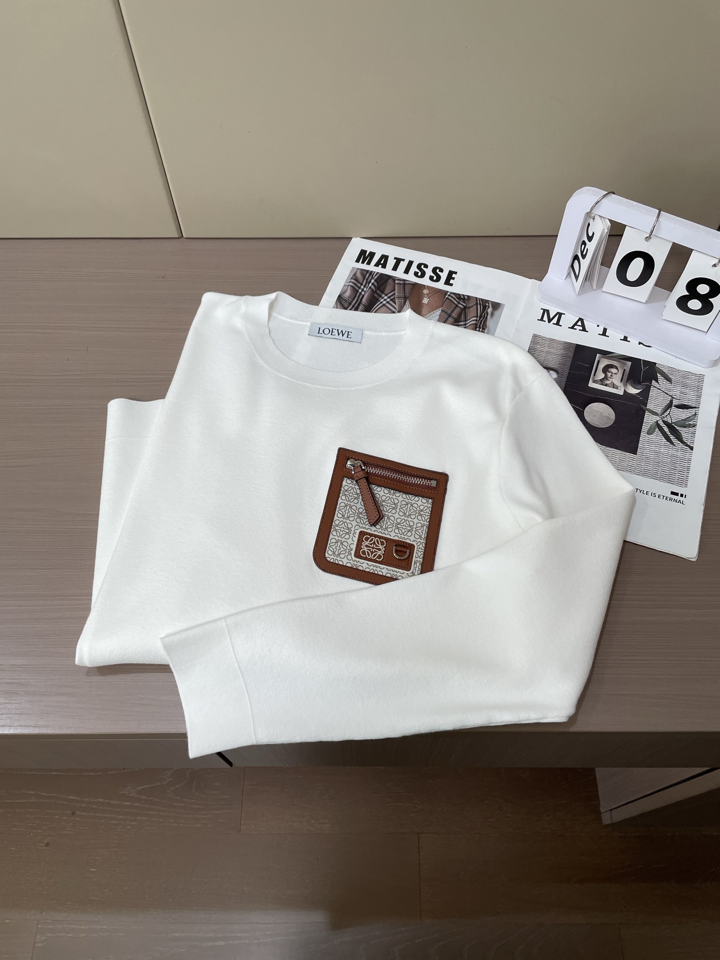 · Loewe 重磅推荐！2025aw秋冬新款 专柜同步 时尚经典基础款针织衫 秋冬必备款 采用针织衫加