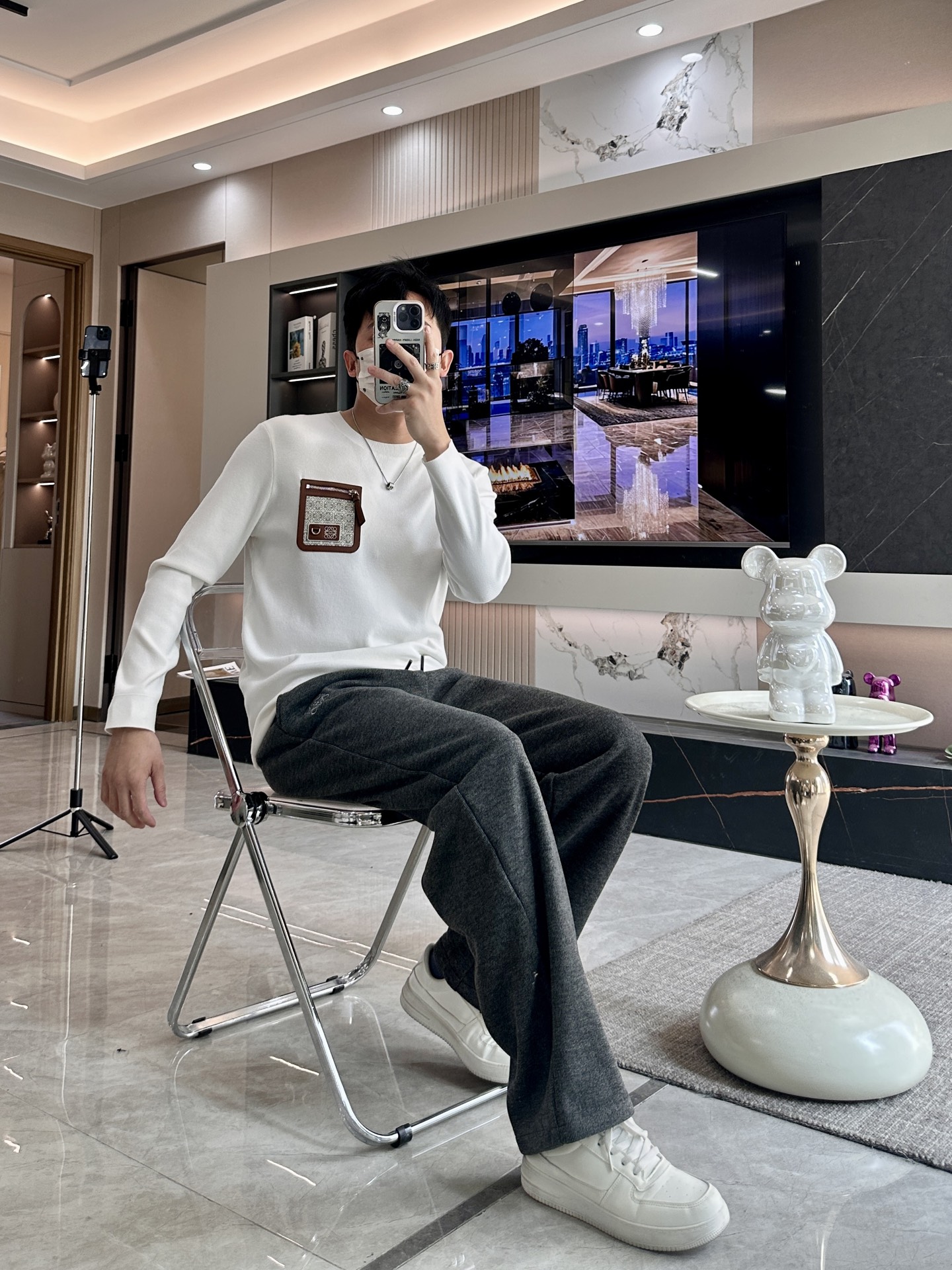 · Loewe 重磅推荐！2025aw秋冬新款 专柜同步 时尚经典基础款针织衫 秋冬必备款 采用针织衫加