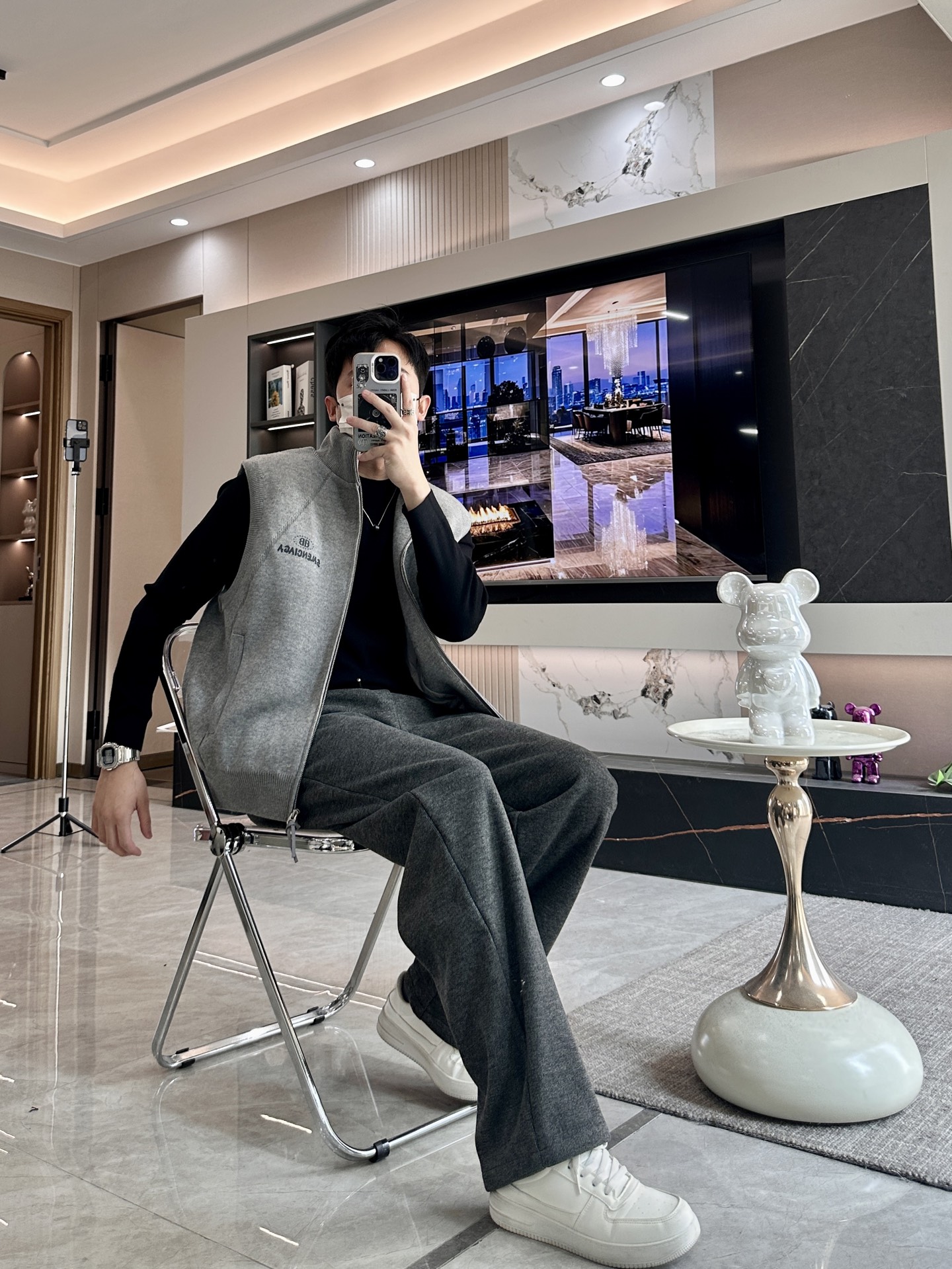 · 巴黎世家 2025FW羽绒马甲 潮人必备单品！高级定制 最高标准90绒，成分支持检测，一流保暖性能。